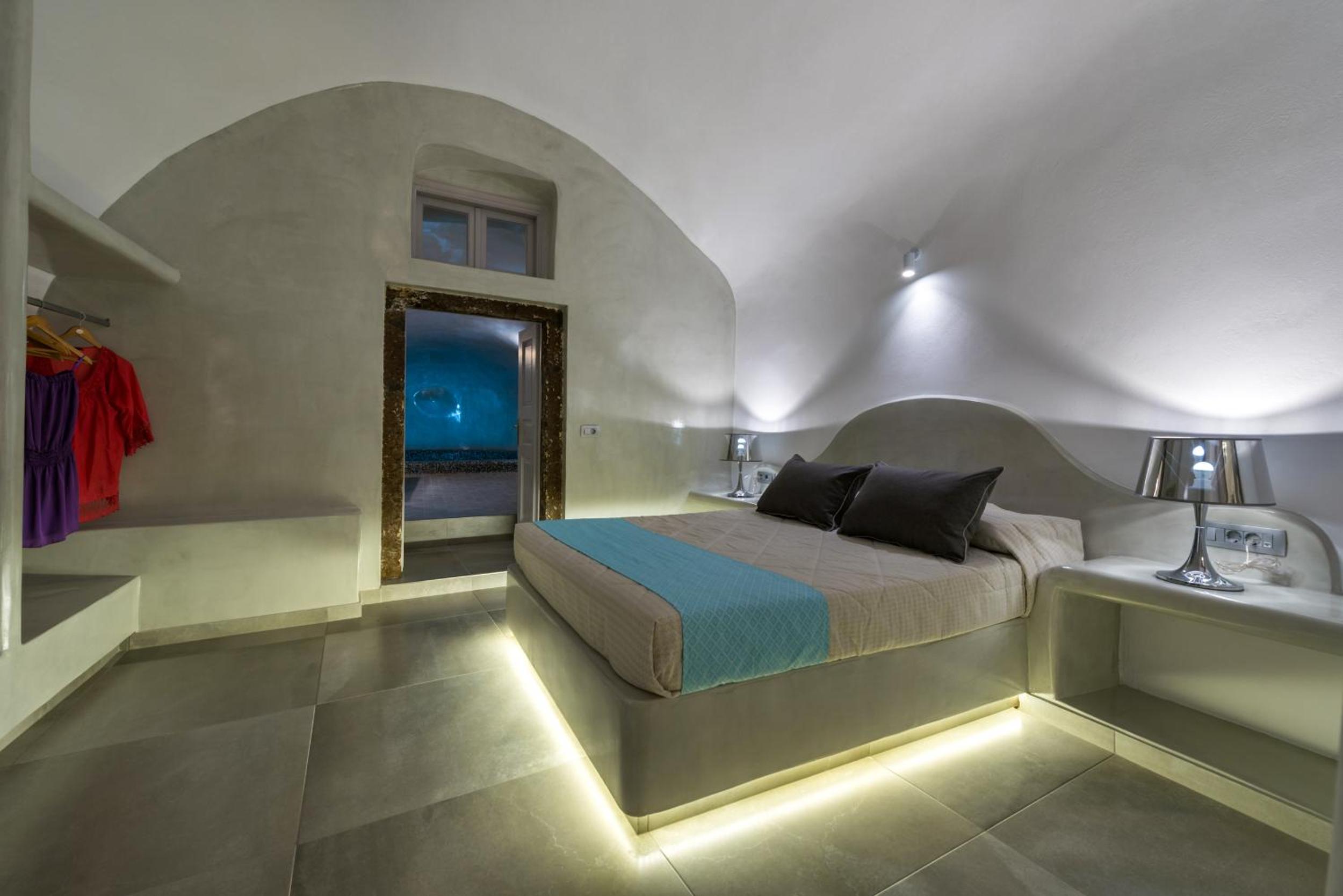 Honeymoon Nefeli Suite with Indoor Pool photo 3