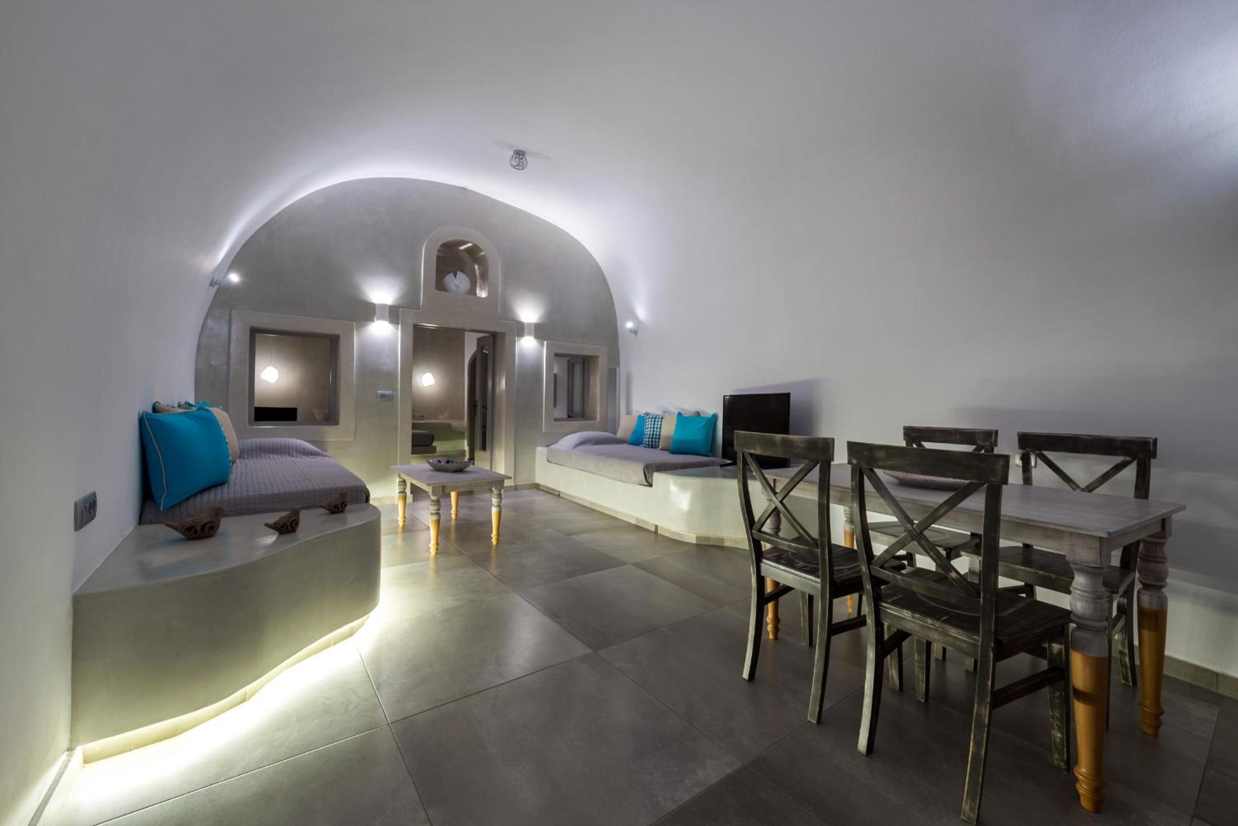 One-Bedroom Cave Apartment with Outdoor Hot Tub