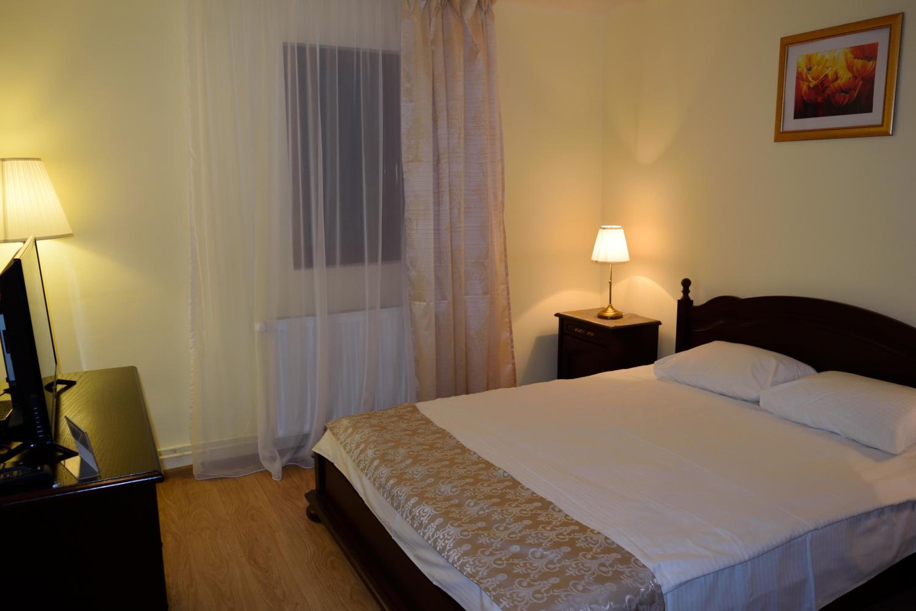 Double Room - Photo 24