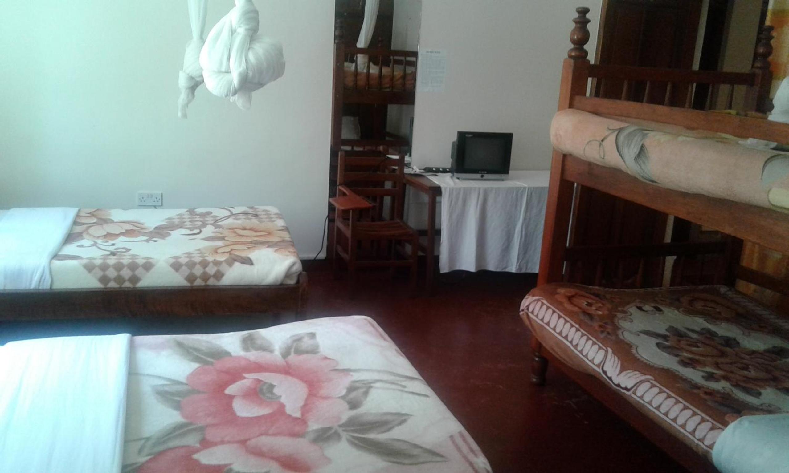 8-Bed Mixed Dormitory Room