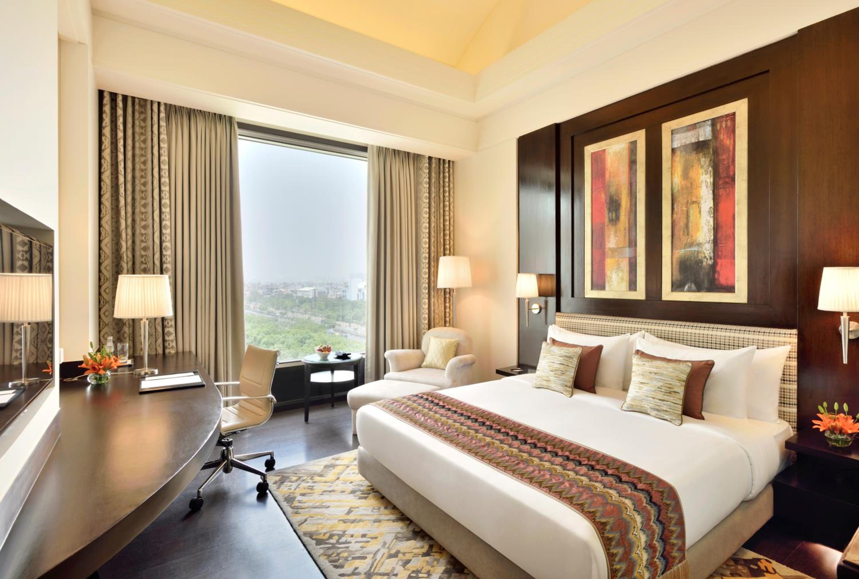 Business Room with Two Way Airport Transfers and 15% discount on Food and Soft beverage  - Photo 4