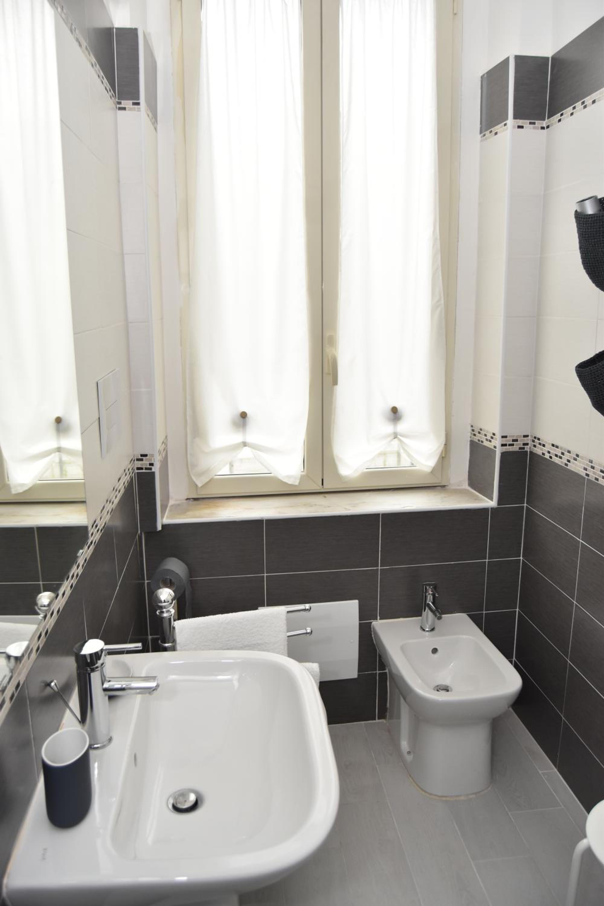 Double Room with Private Bathroom - Photo 4