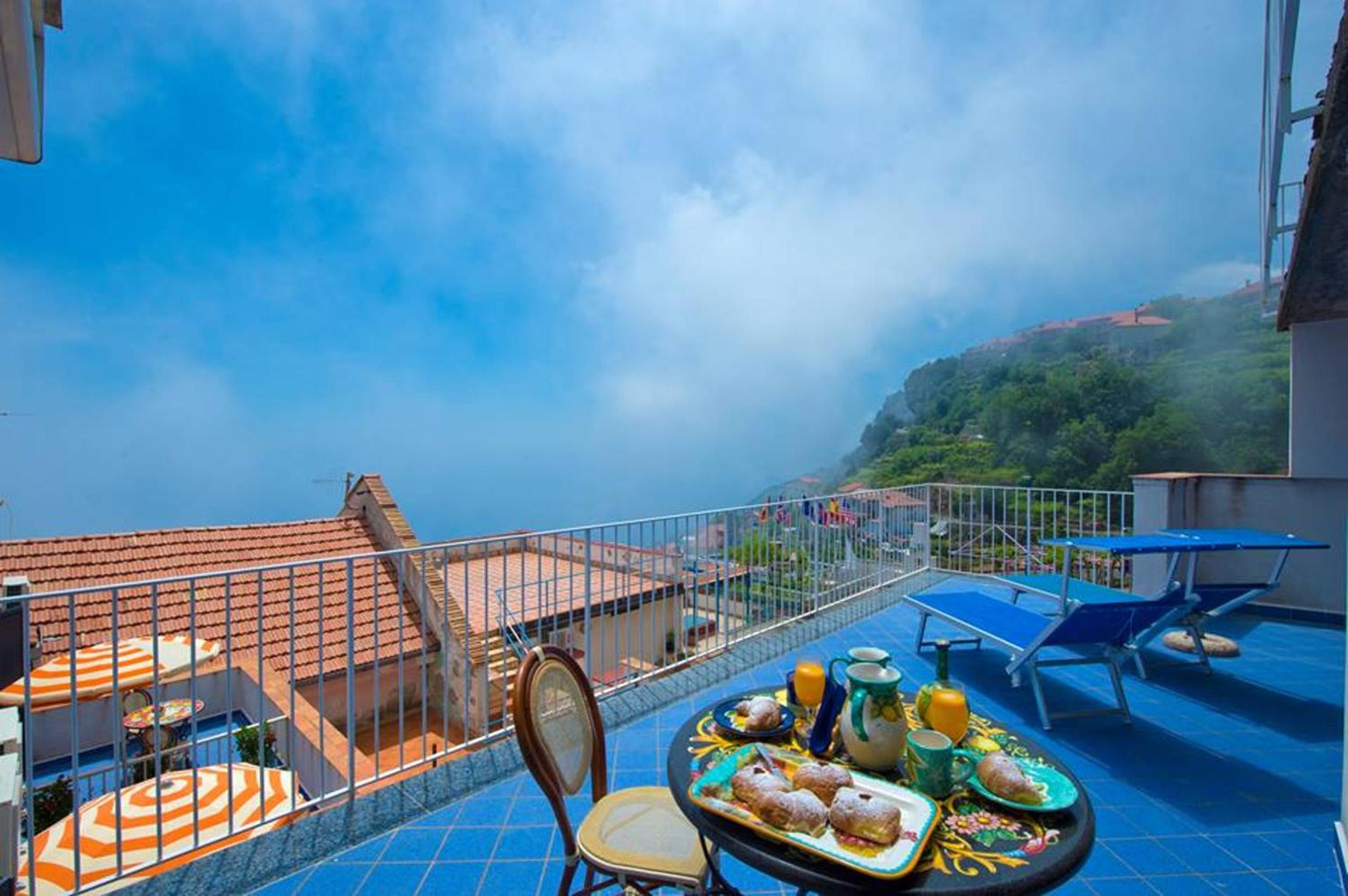 Double Room with Side Sea View - Photo 10