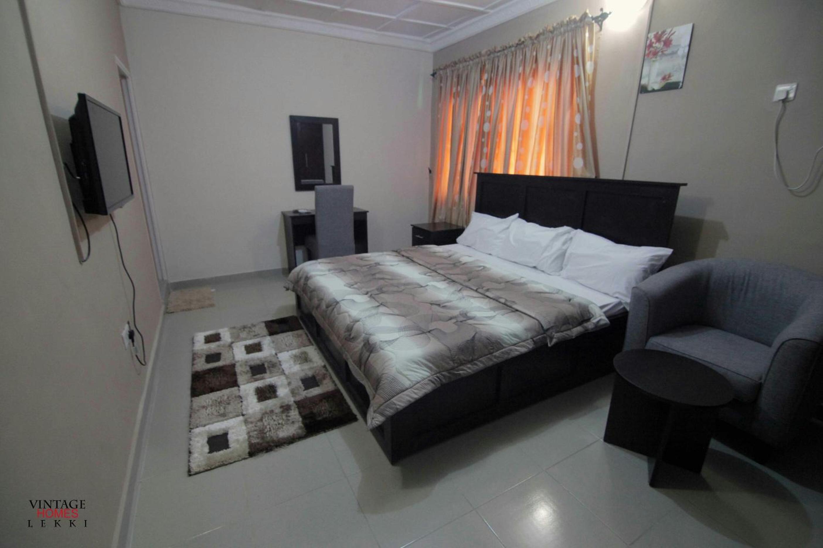Three-Bedroom Apartment photo 2
