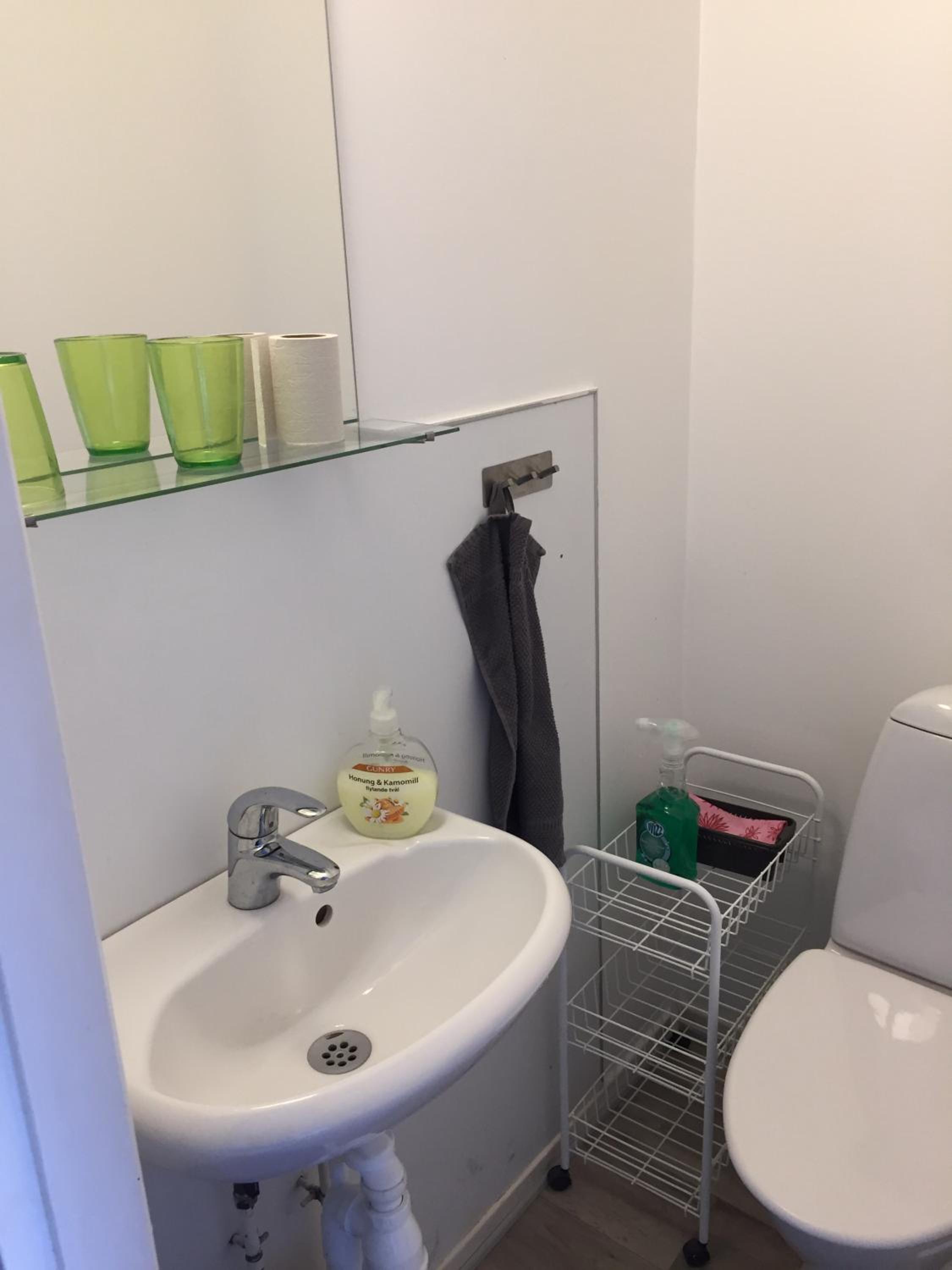 Twin Room - Photo 9