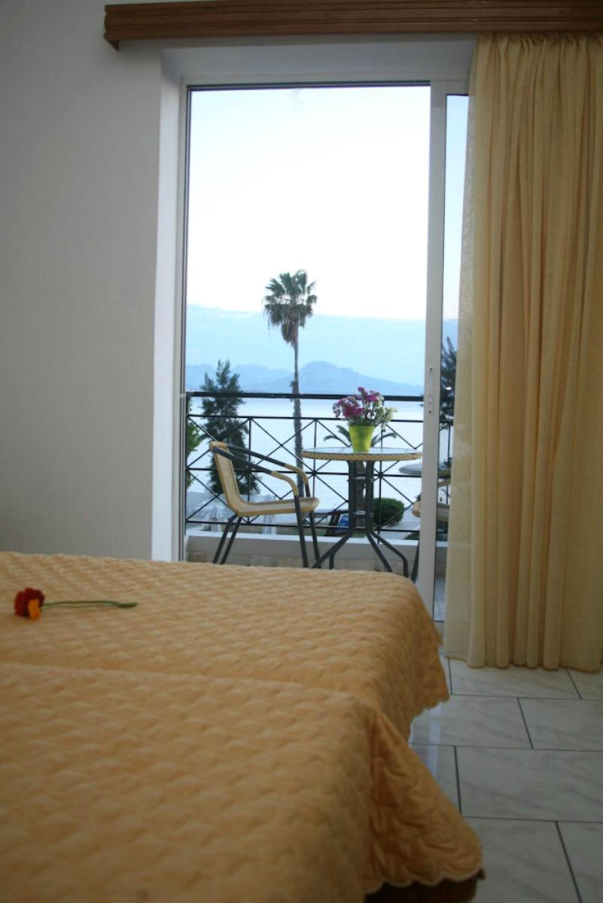 Studio with Sea View (2 Adults) photo 3