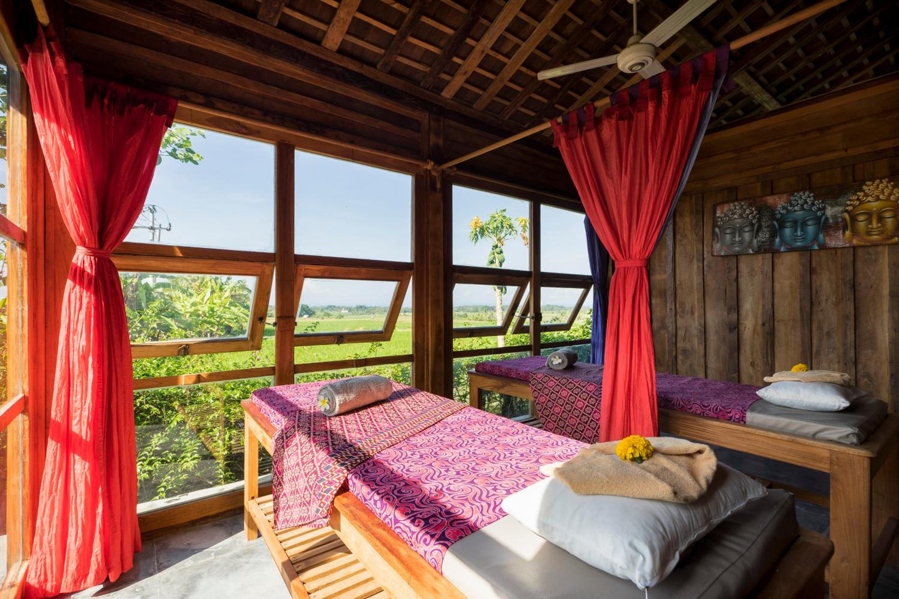 Six-Bedroom Residence with Private Pool photo 3