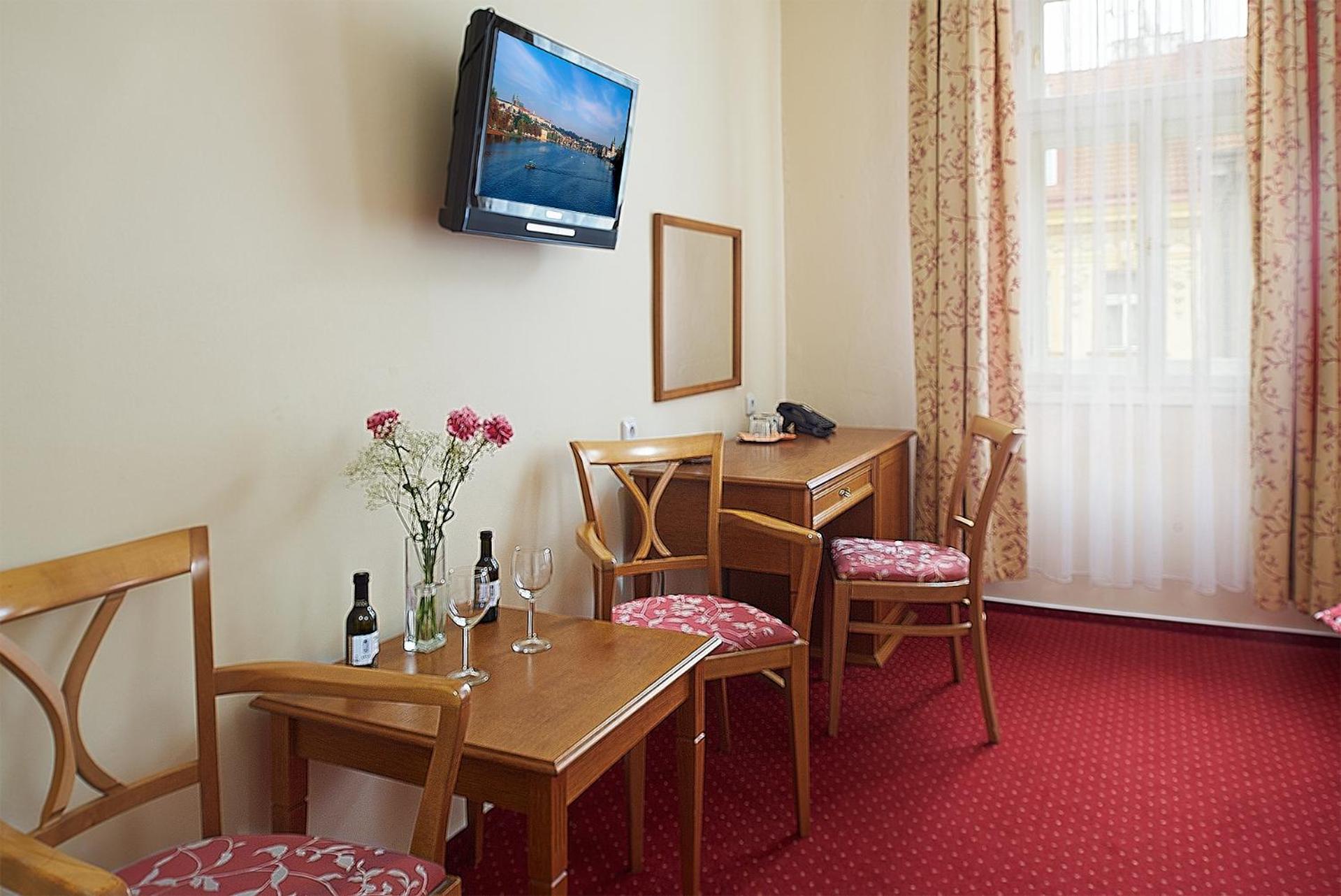 Double or Twin Room - Photo 5