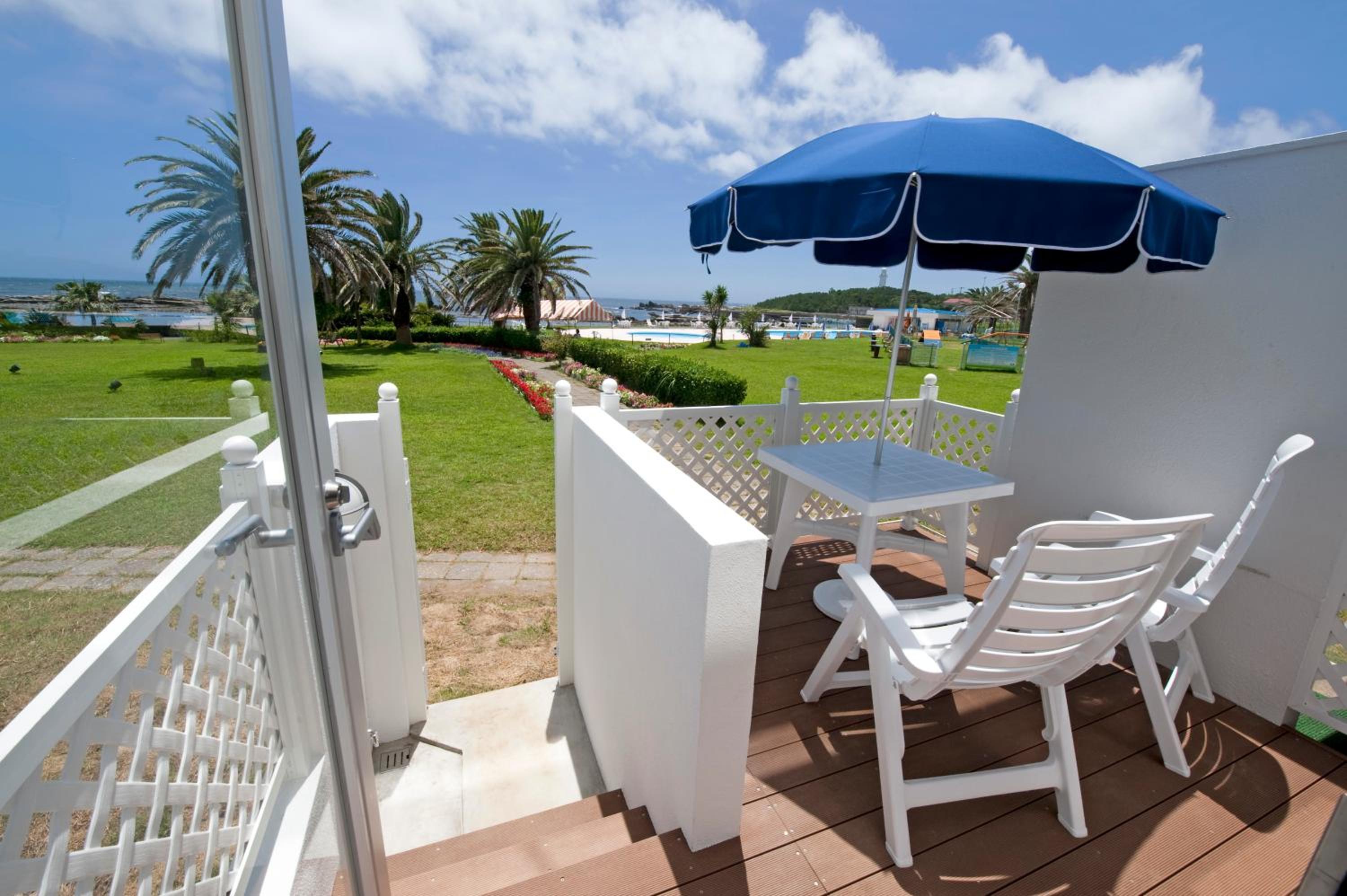 Deluxe Dog Friendly Room with Ocean View - Non-Smoking photo 3