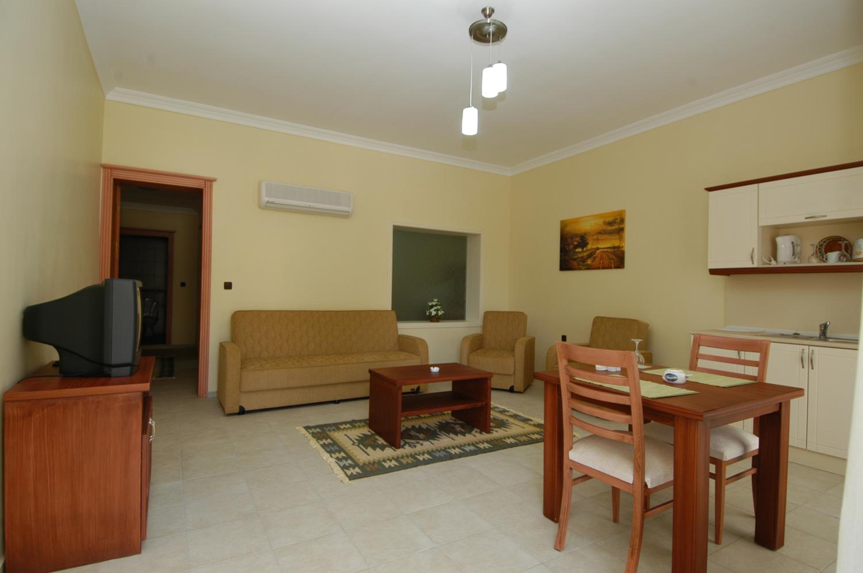 One-Bedroom Apartment photo 1