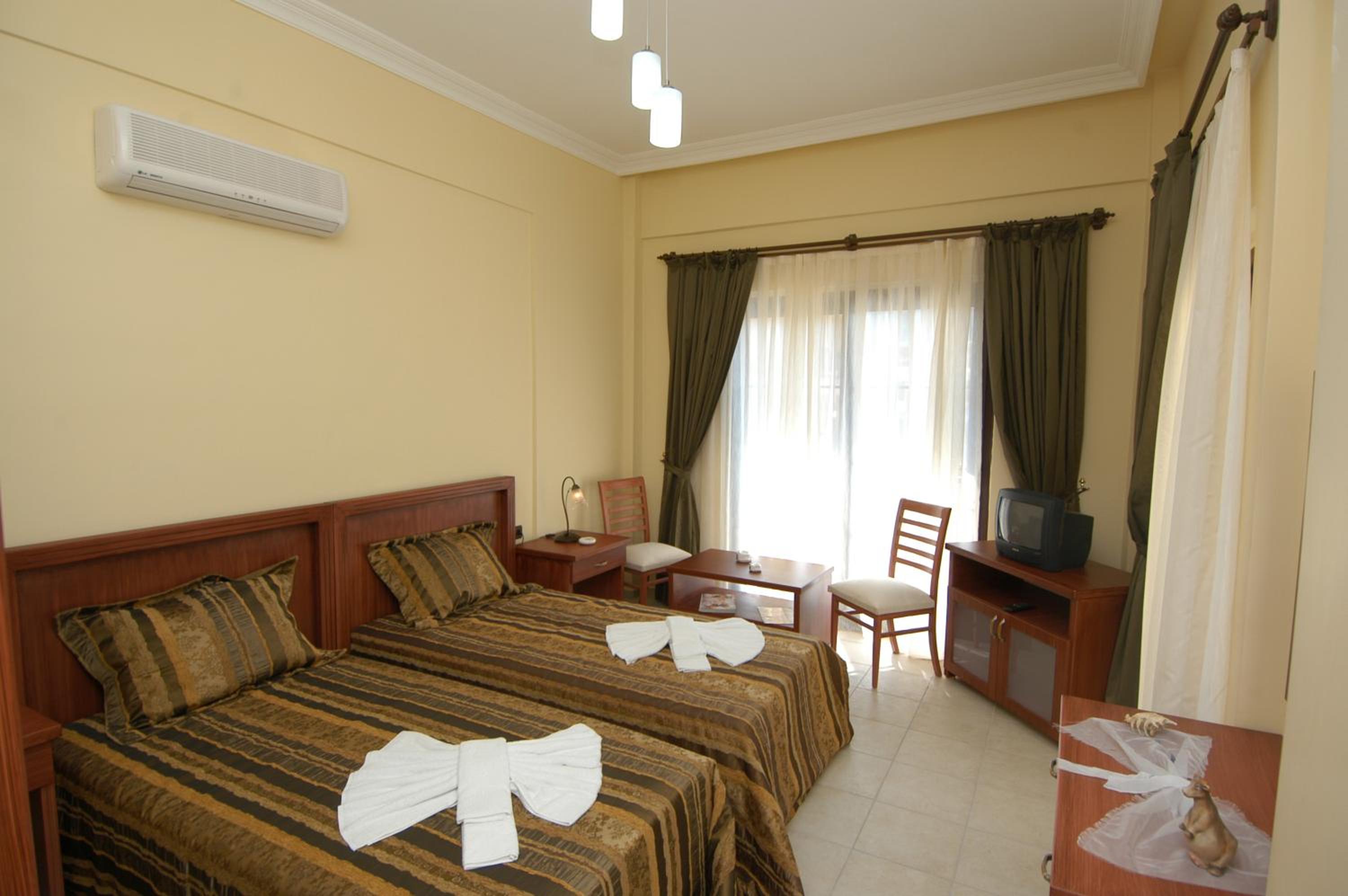 Double Room With Pool View photo 1