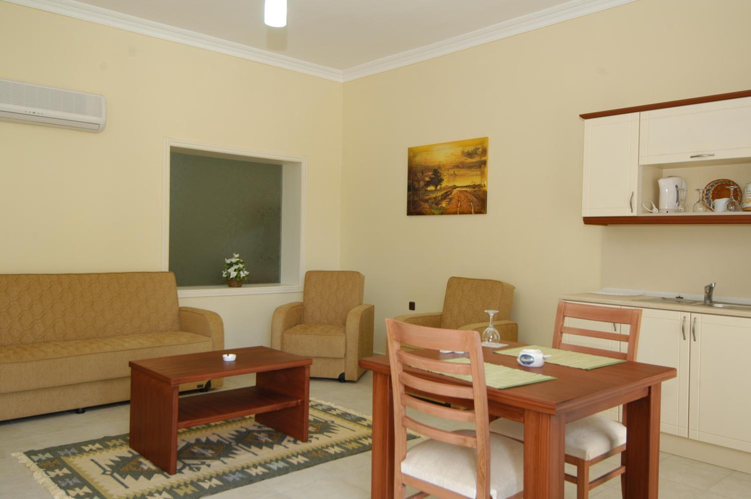 One-Bedroom Apartment photo 1
