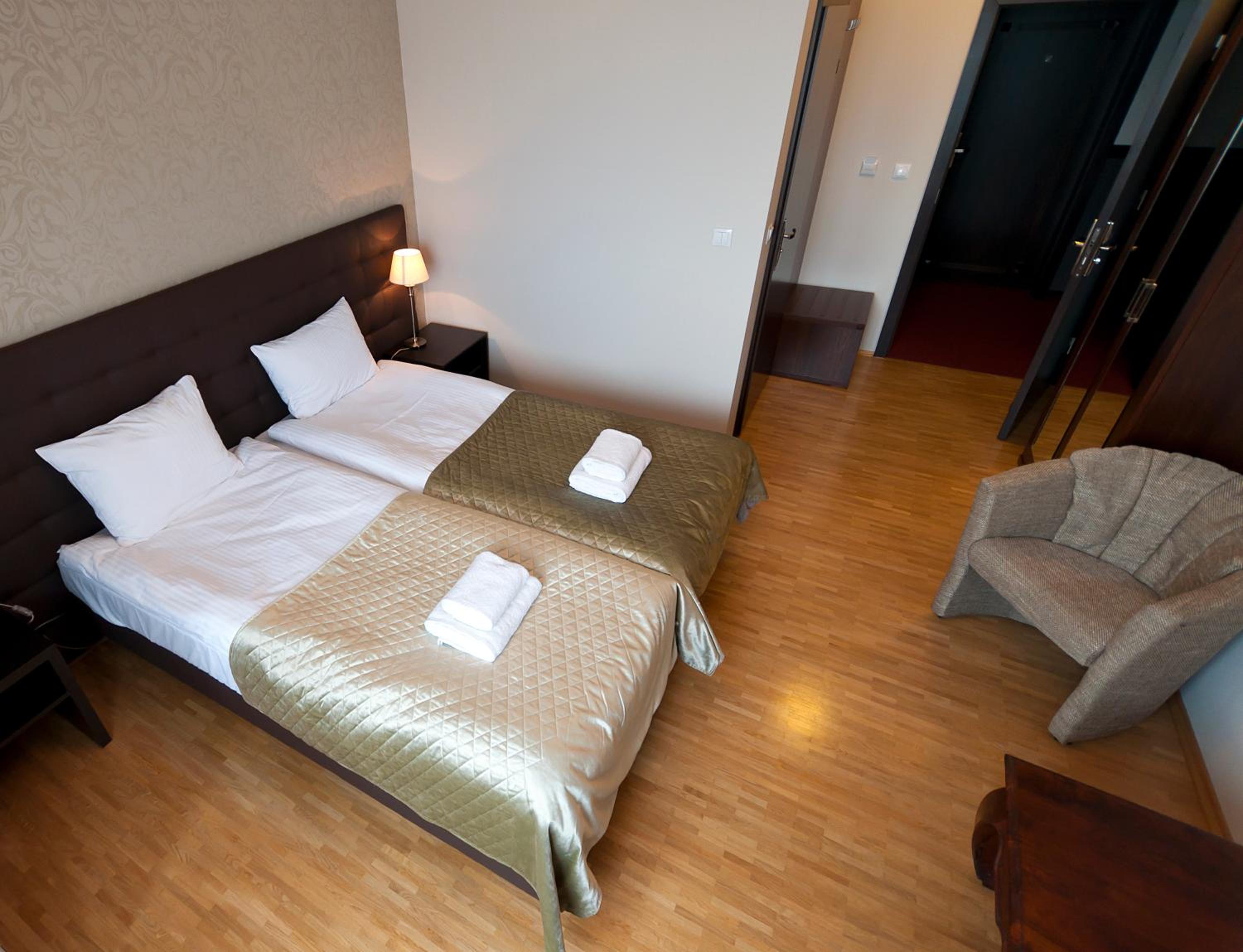 Double or Twin Room - Photo 11