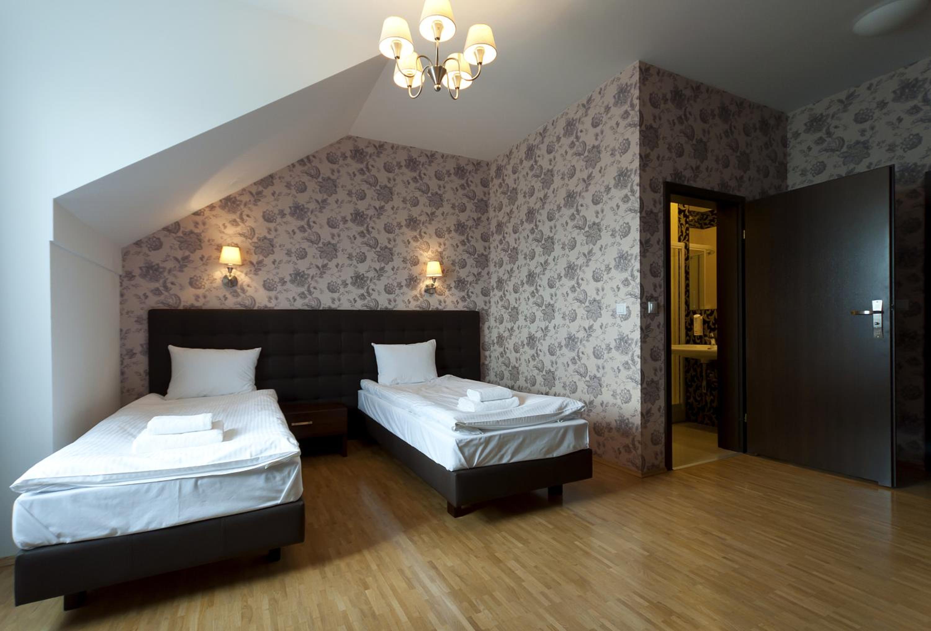 Double or Twin Room - Photo 9