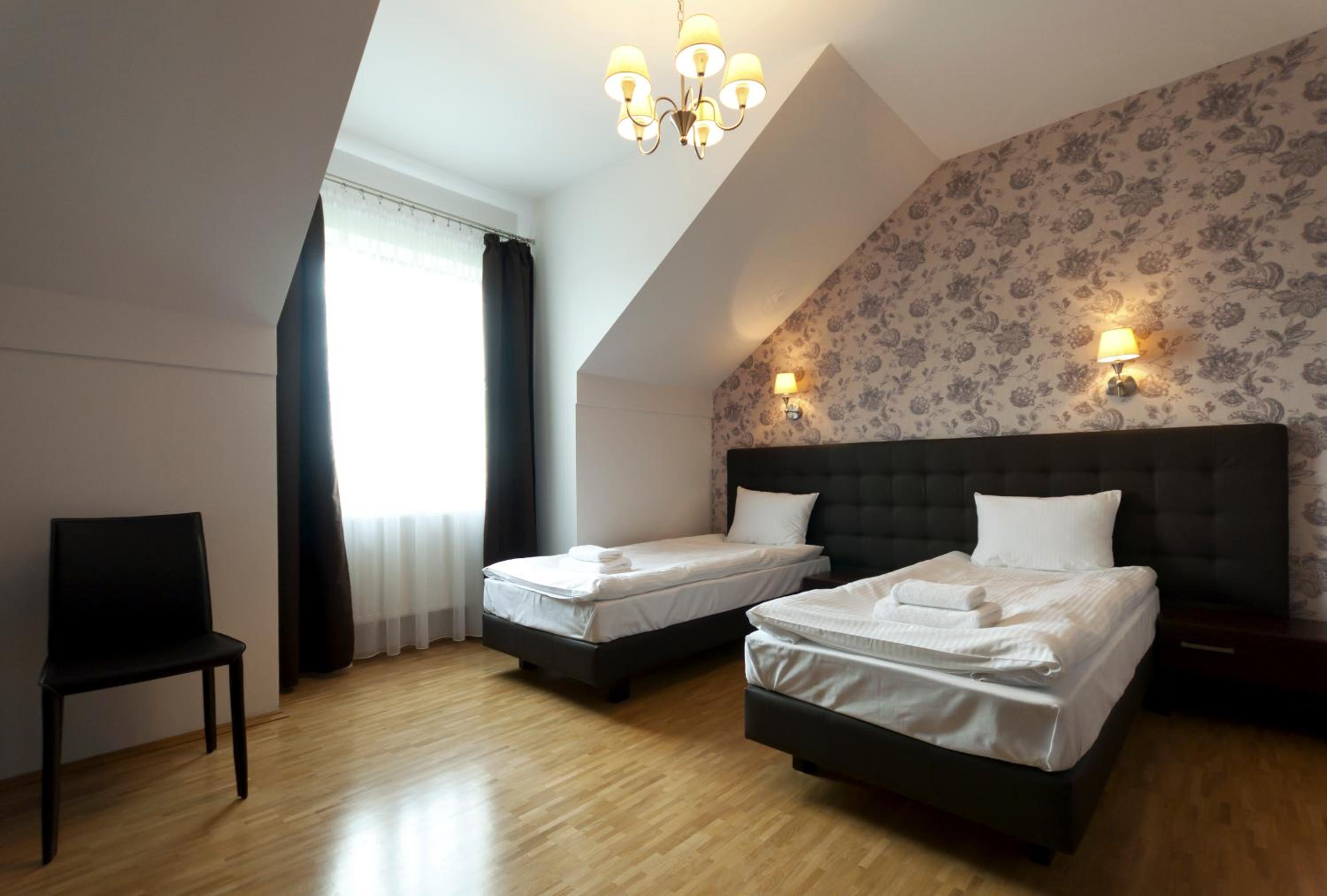 Double or Twin Room - Photo 8