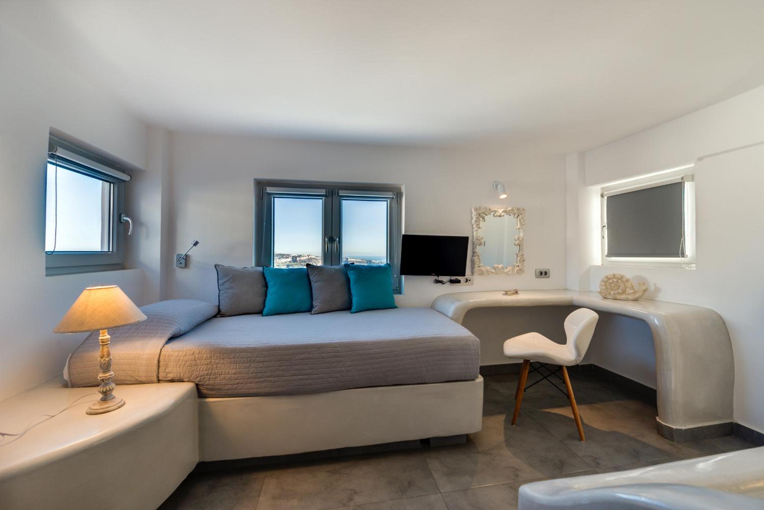 Grand View Maisonette with Outdoor Hot Tub and Caldera View photo 3