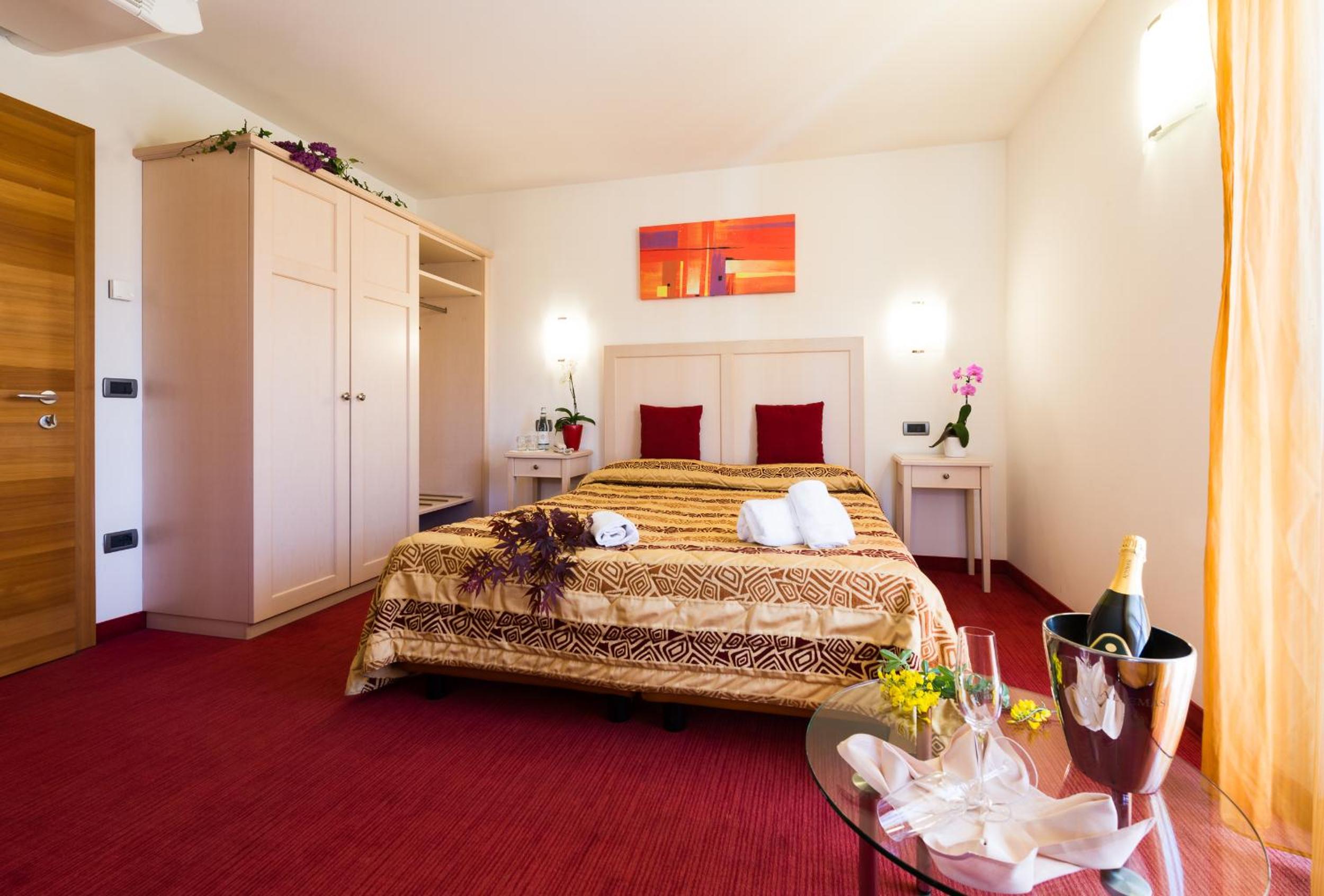Deluxe Triple Room - Photo 2