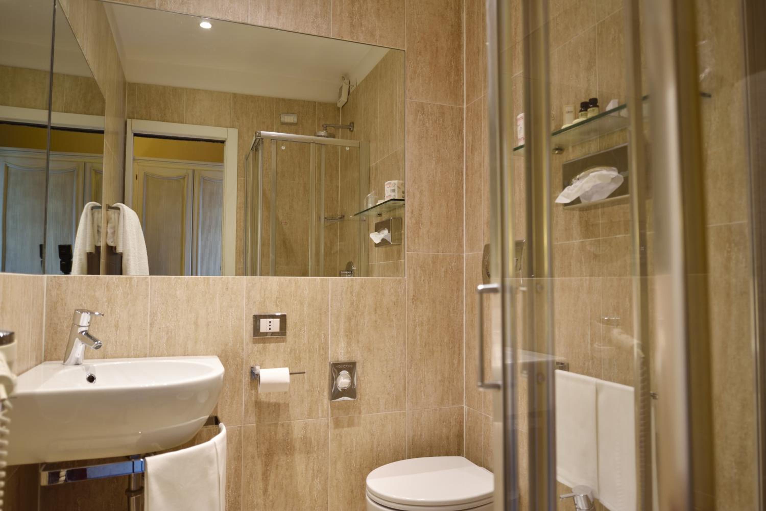 Economy Double or Twin Room photo 2
