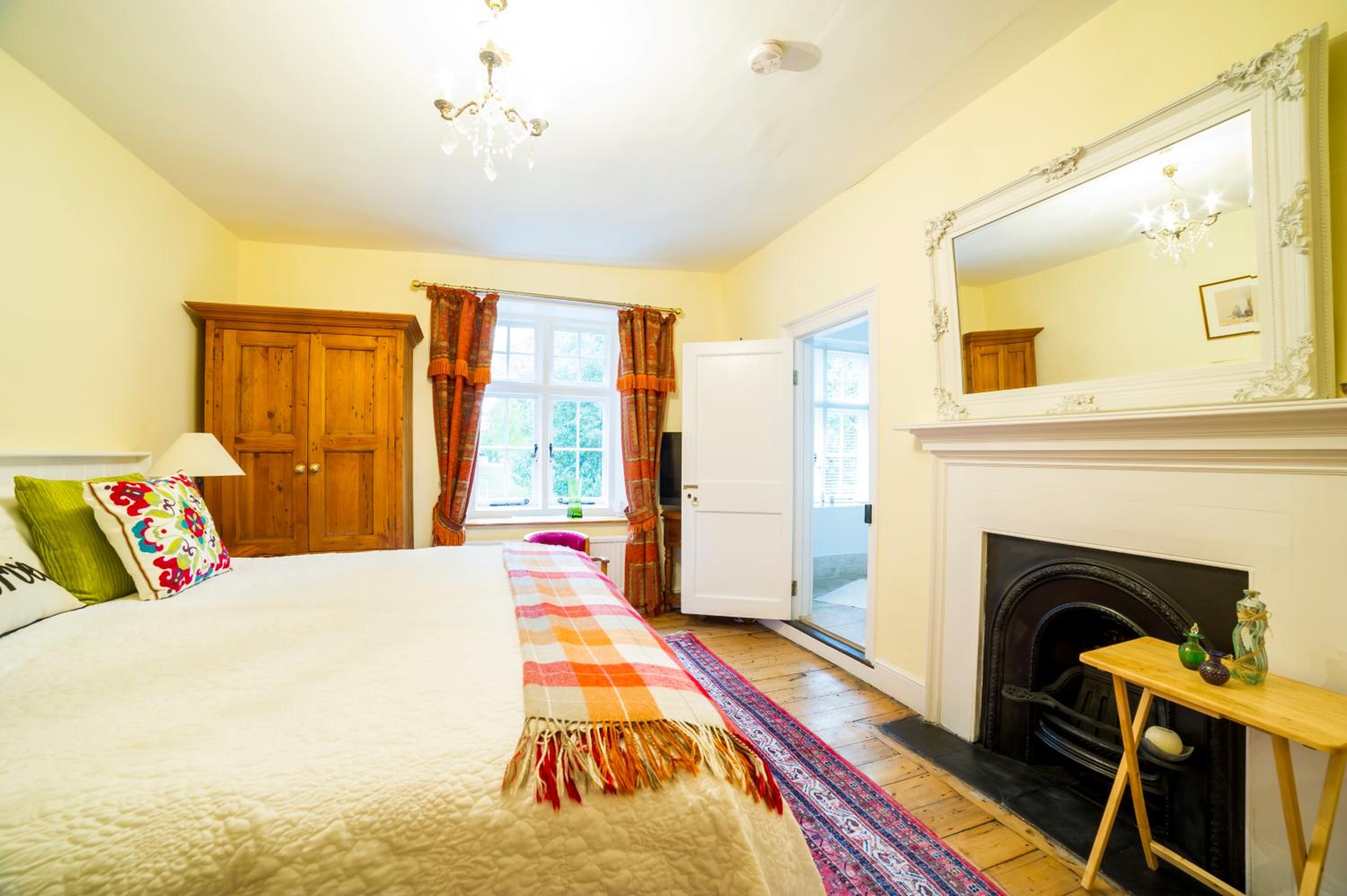 Deluxe Super King or Twin Room with en-suite Power Shower photo 2