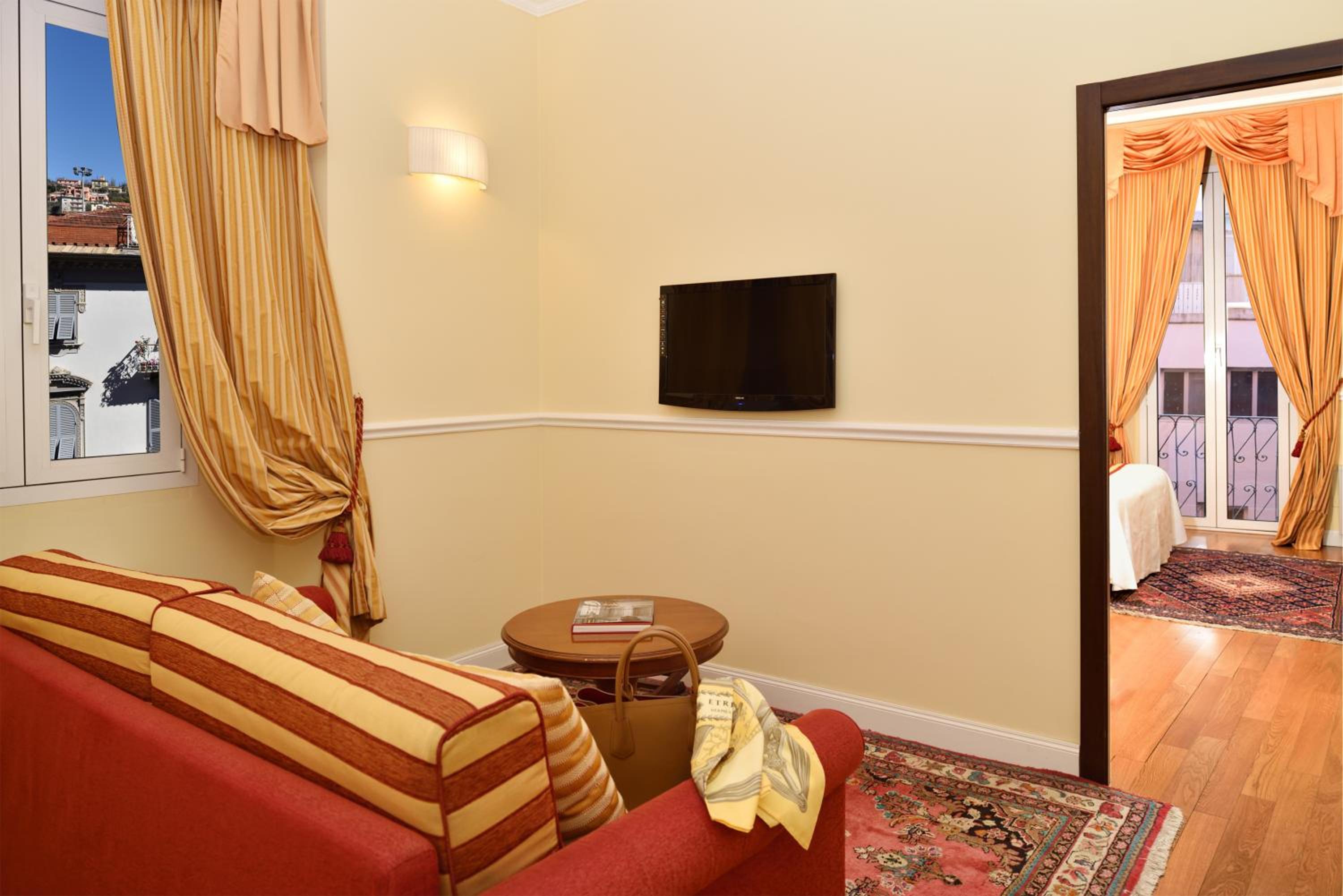 Suite - Photo 4