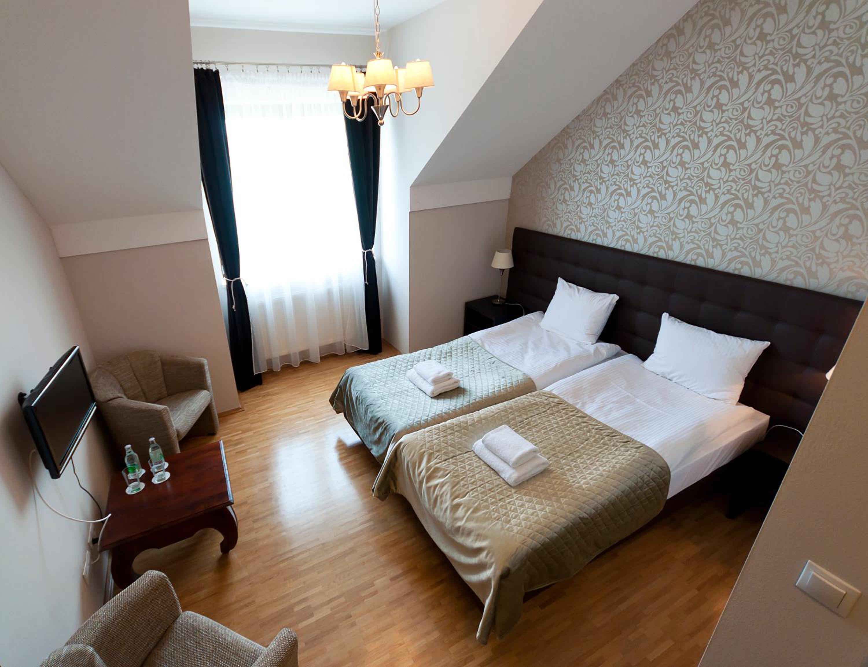 Double or Twin Room - Photo 3