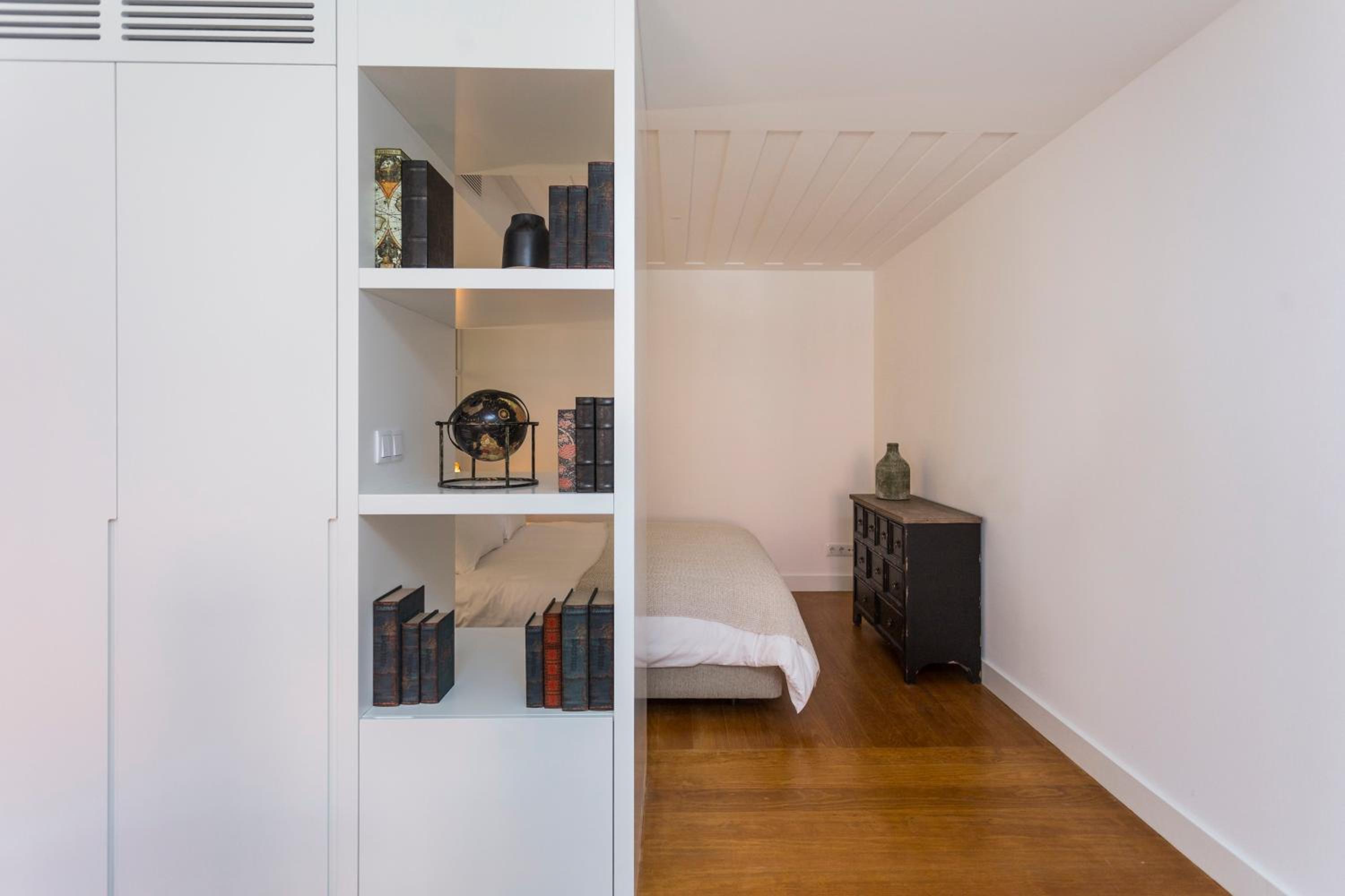 One-Bedroom Apartment photo 3