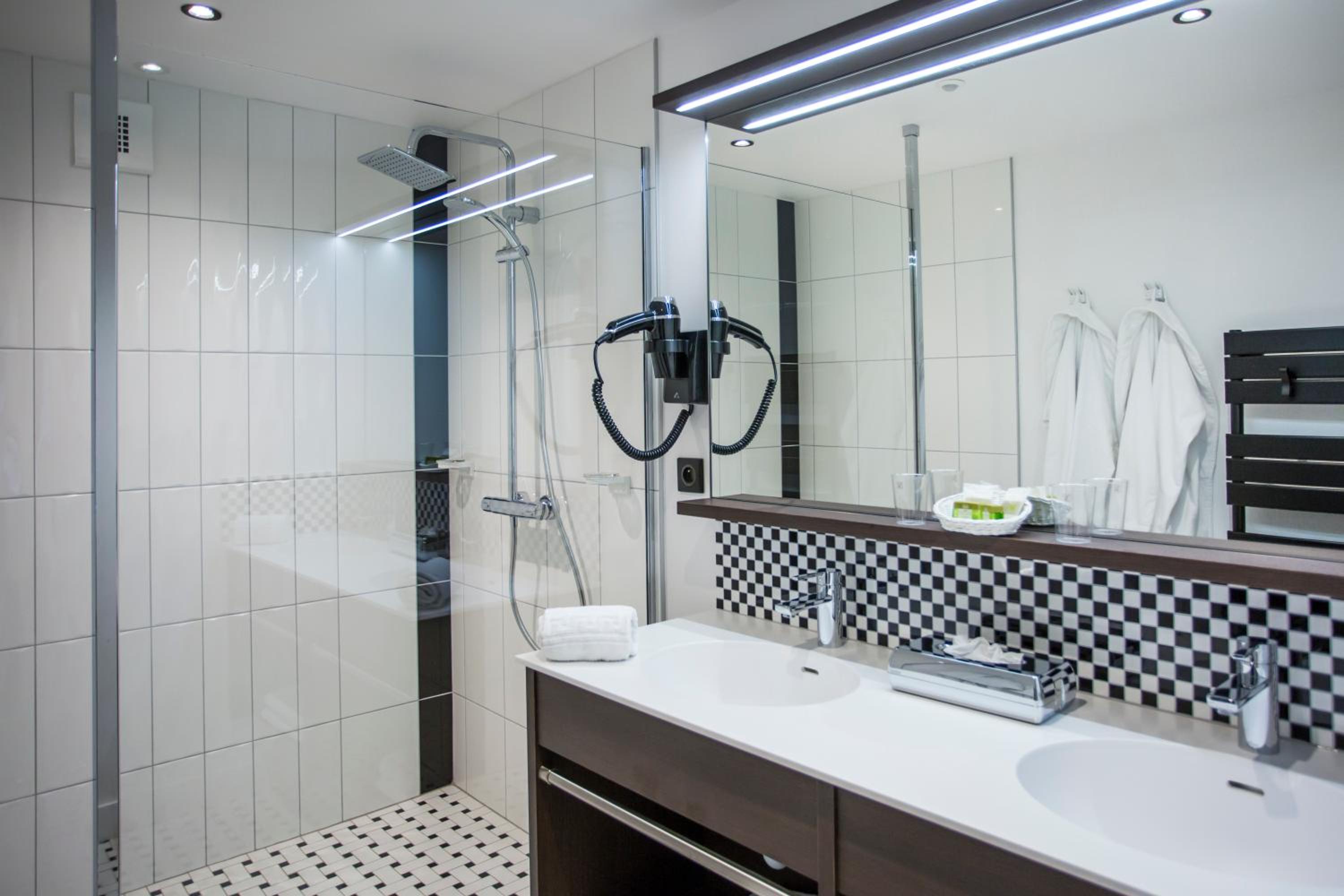 Privilege Junior Suite with spa Bath photo 3