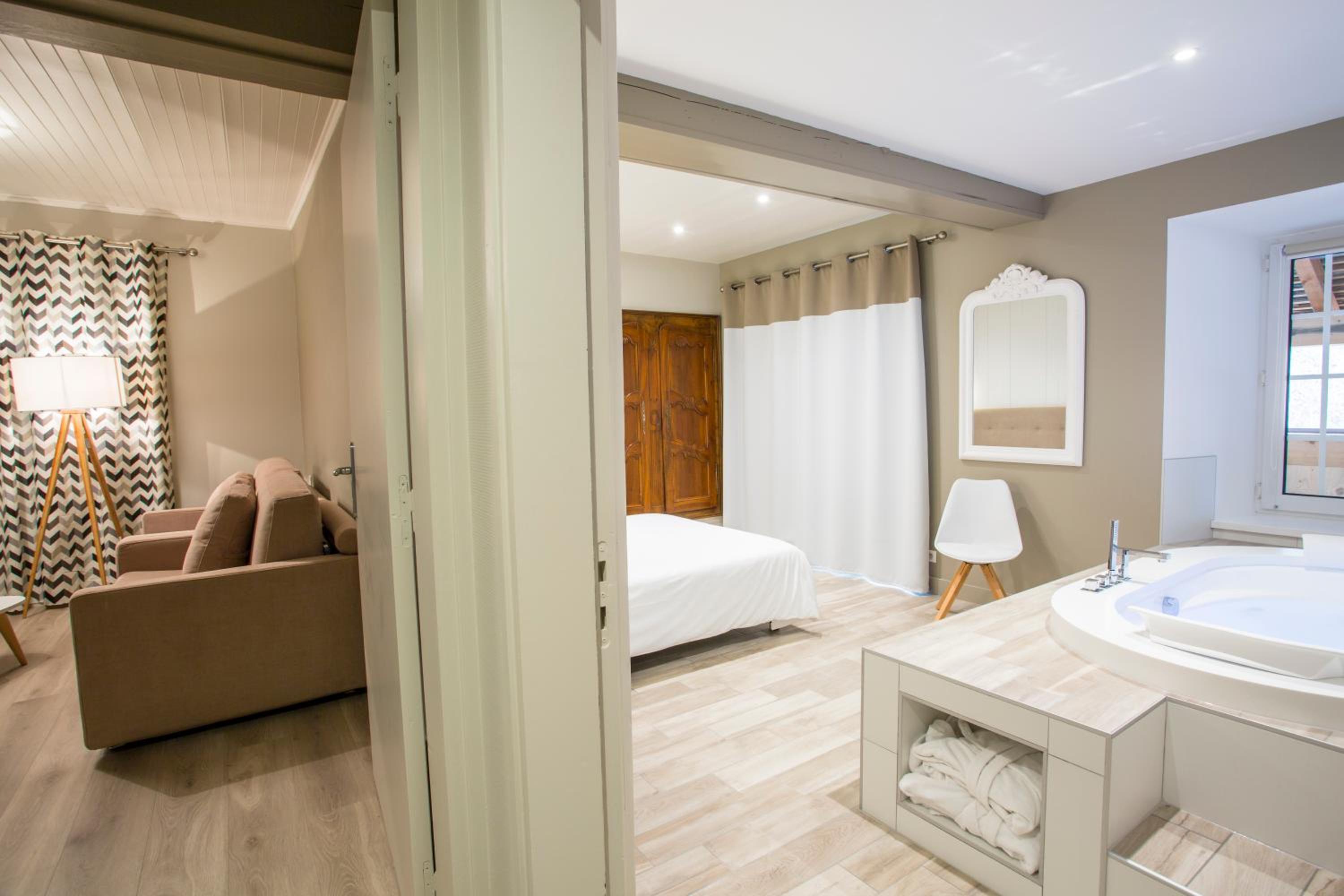 Family Suite with Jacuzzi