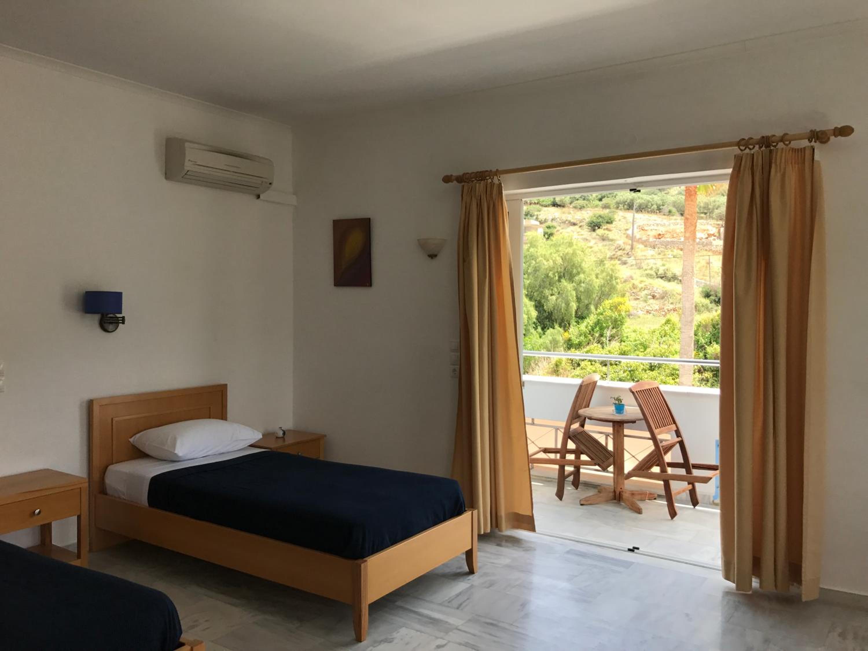 Family Apartment with Mountain View photo 3