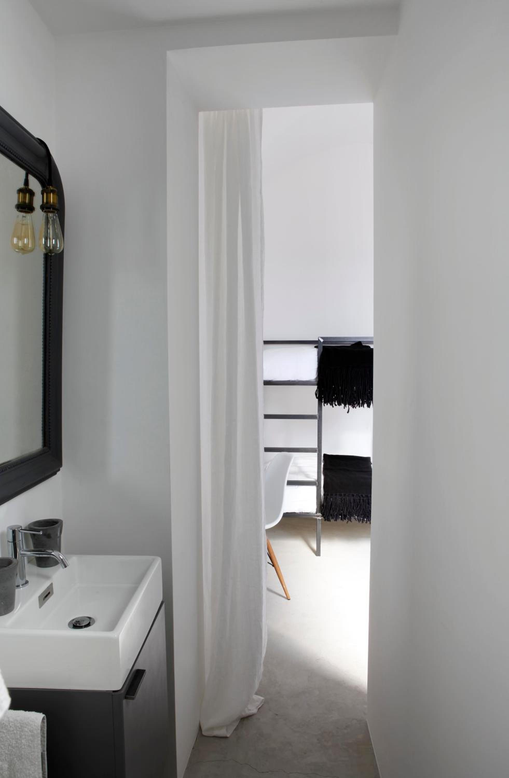 Twin Room With Private Bathroom photo 3