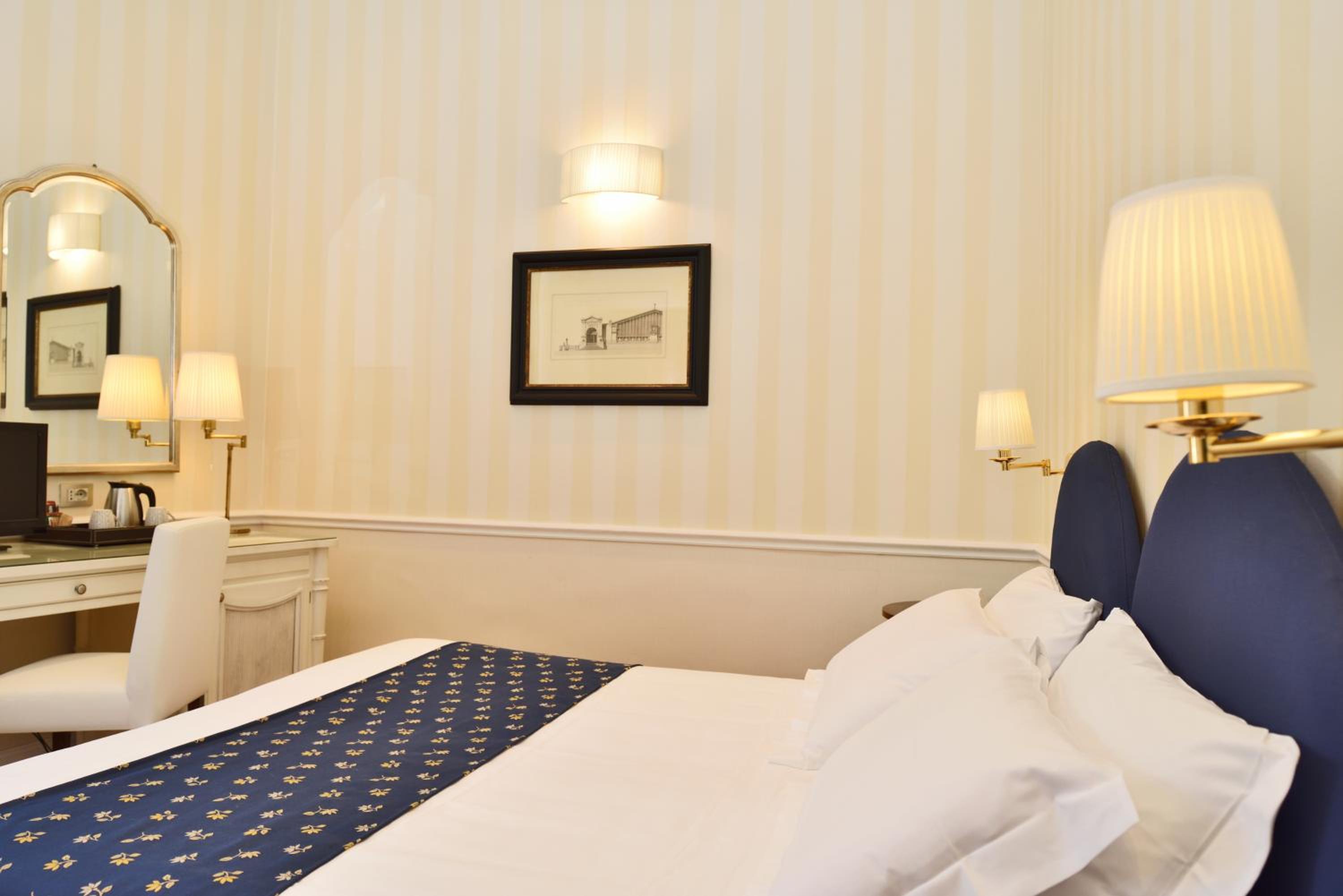 Comfort Double or Twin Room - Photo 1
