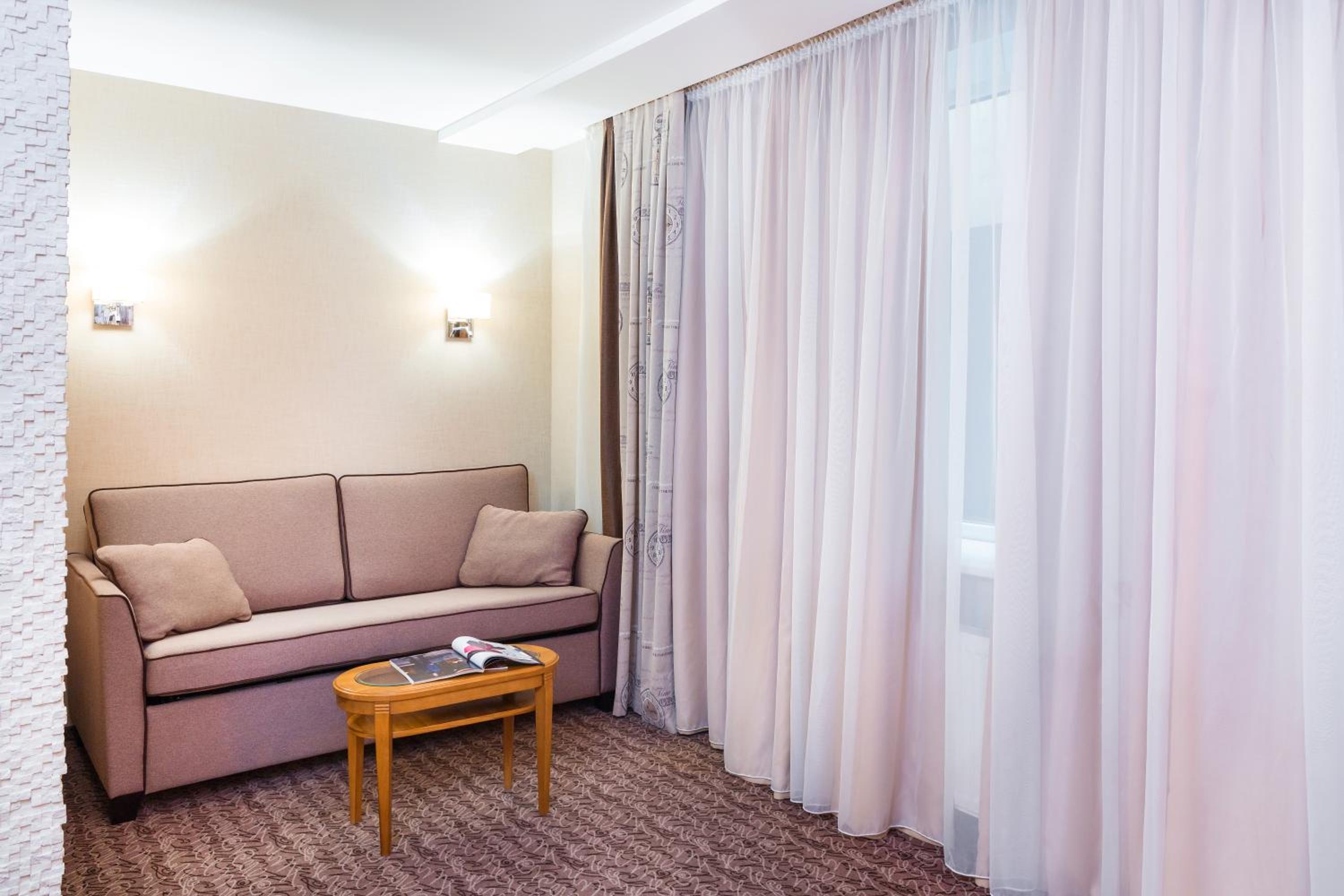 Twin Room - Disability Access photo 3