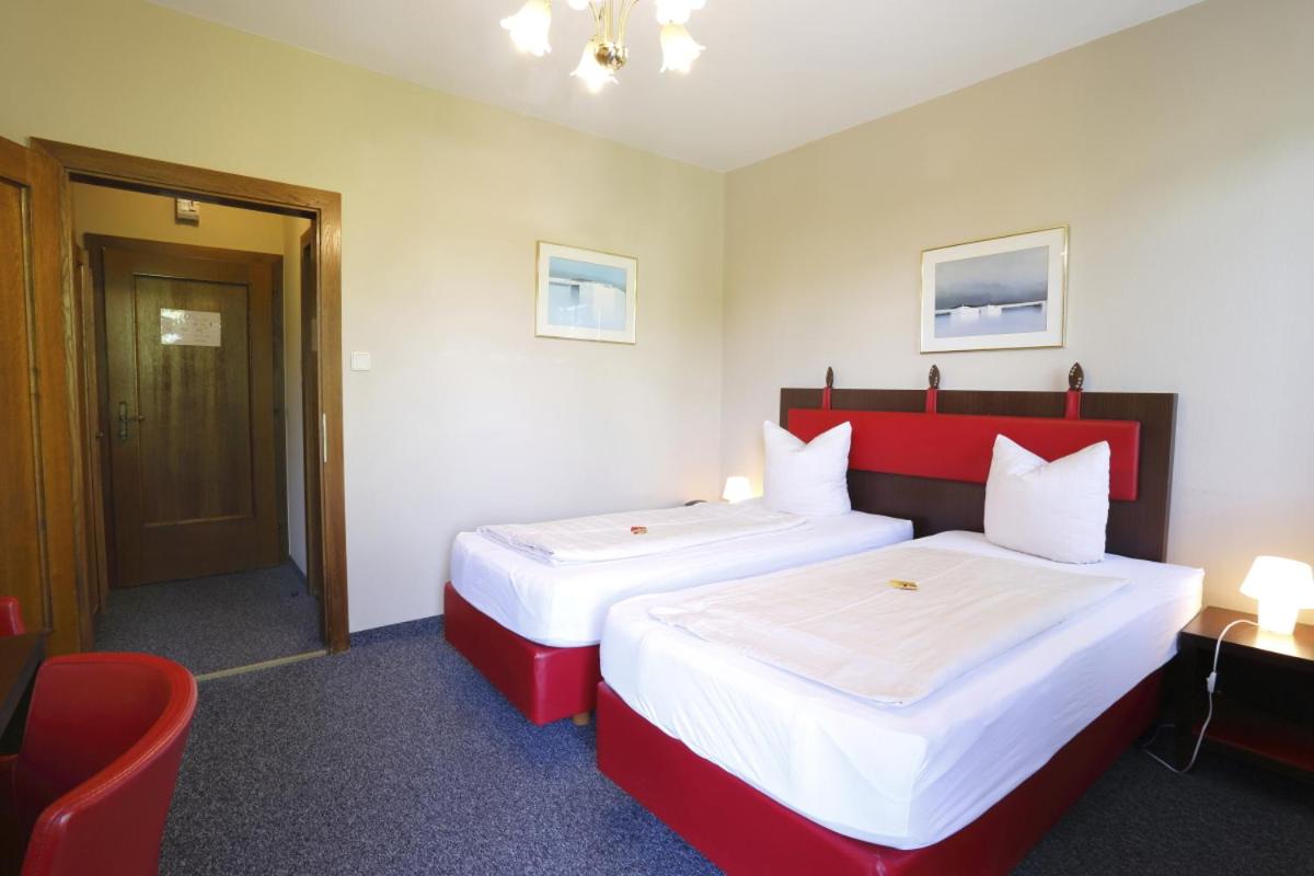 Double Room with Balcony - Photo 7