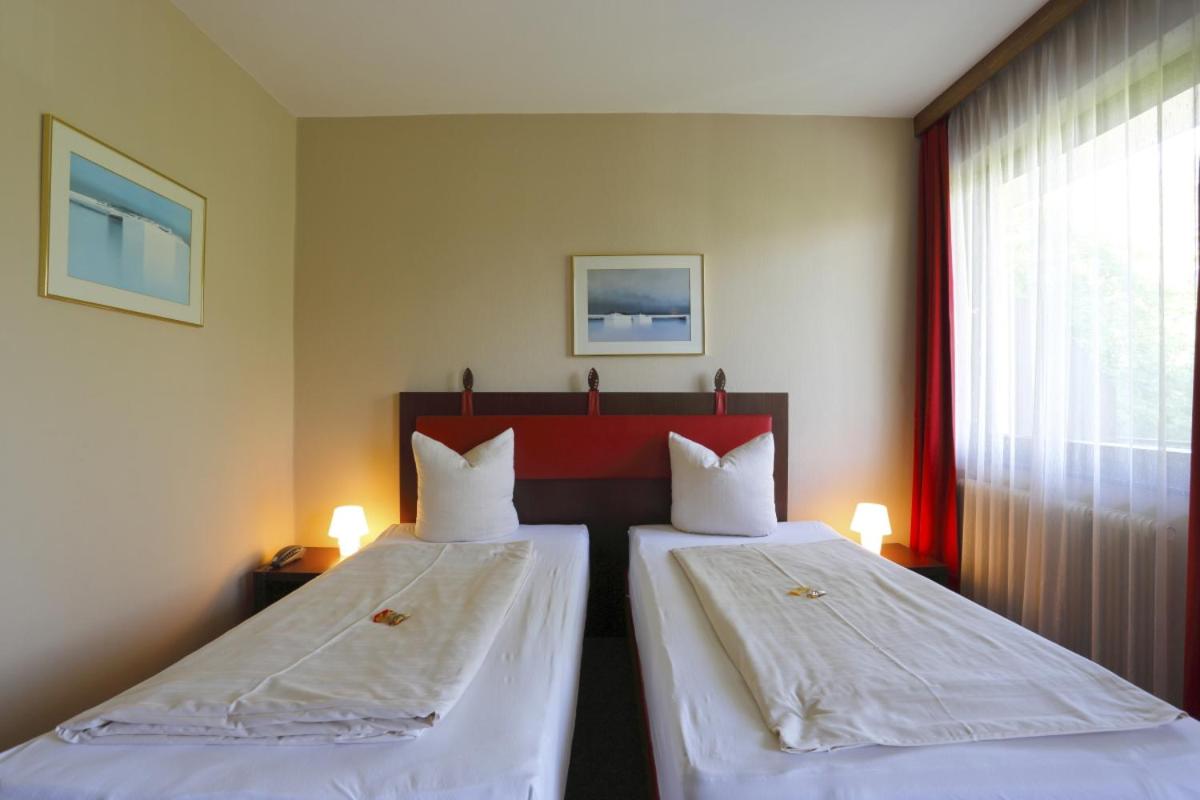 Double Room with Balcony - Photo 6