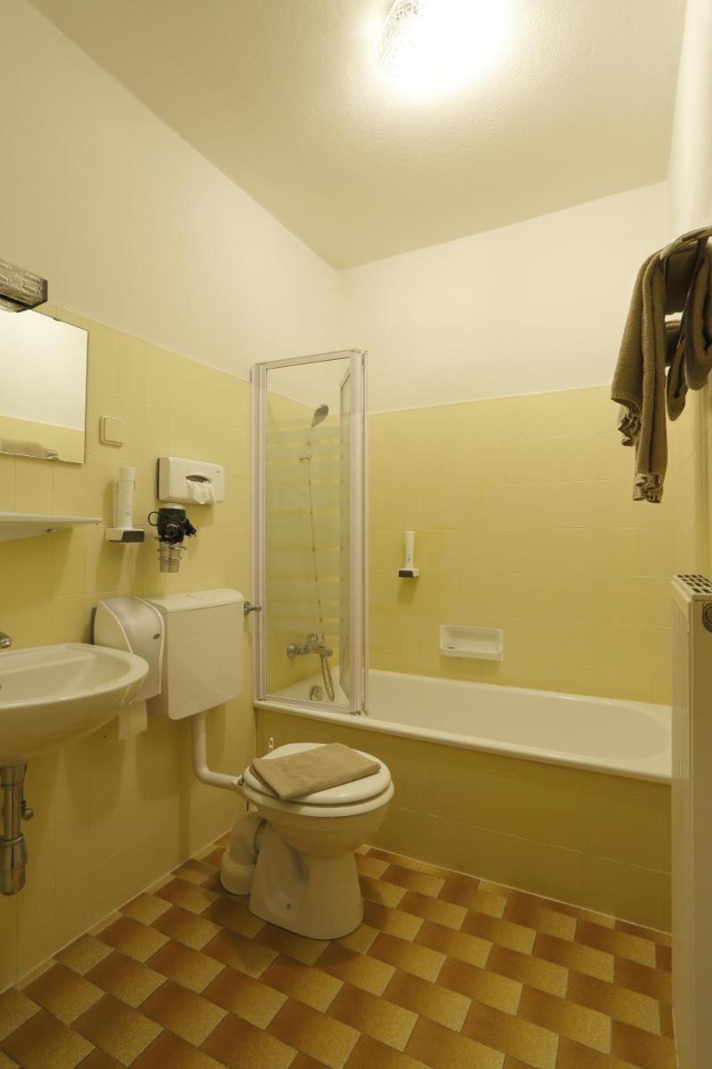 Double Room with Balcony - Photo 17