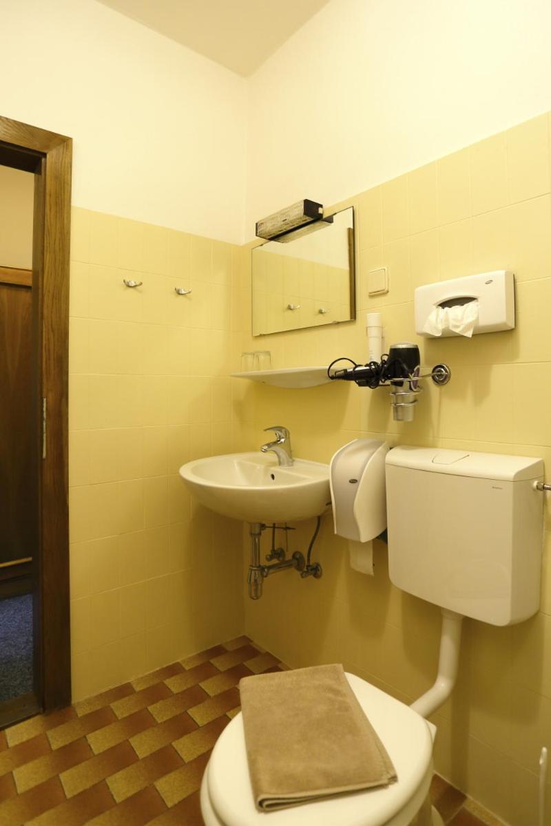 Double Room with Balcony - Photo 2