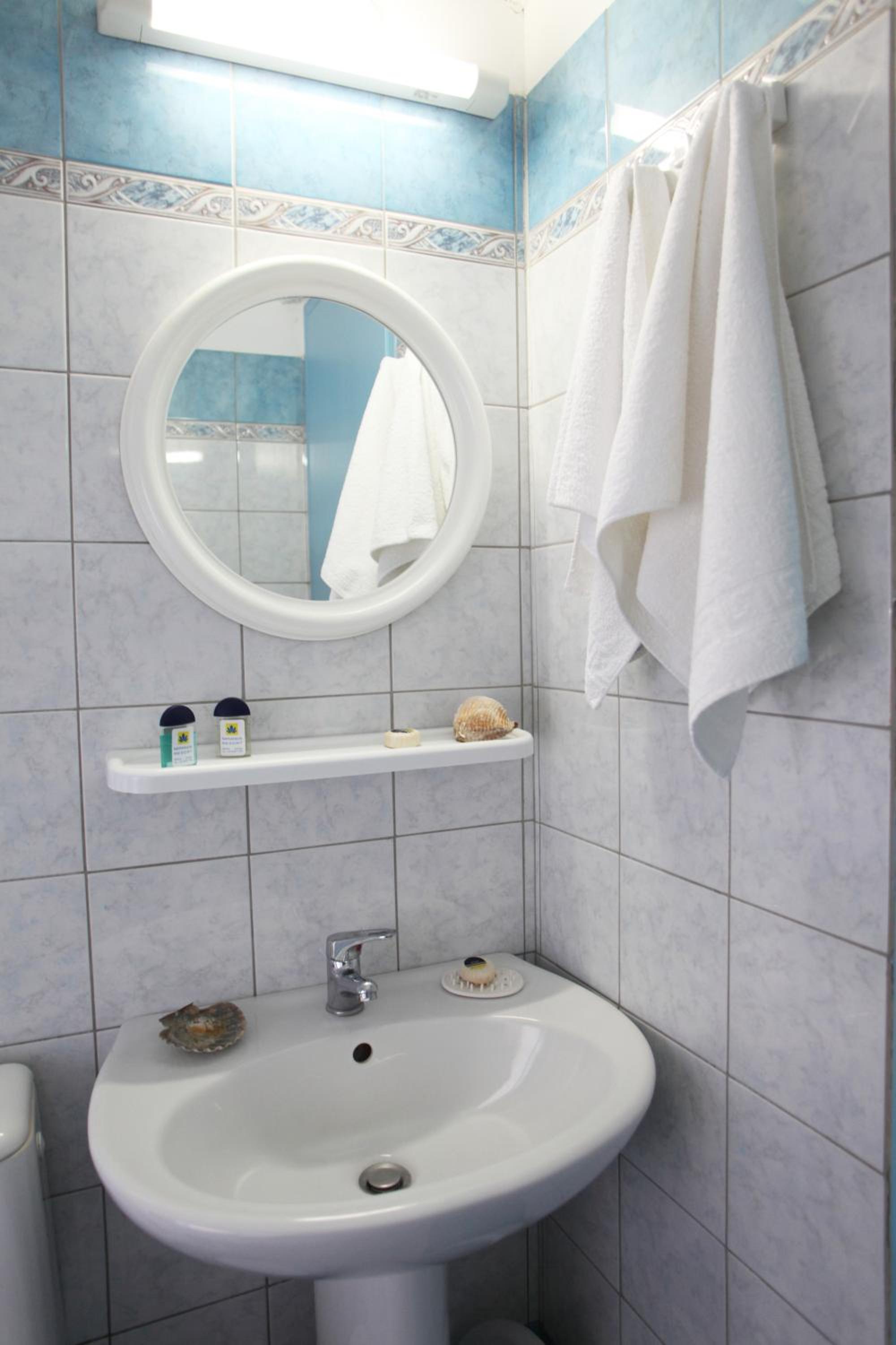 Studio Apartment - Photo 4