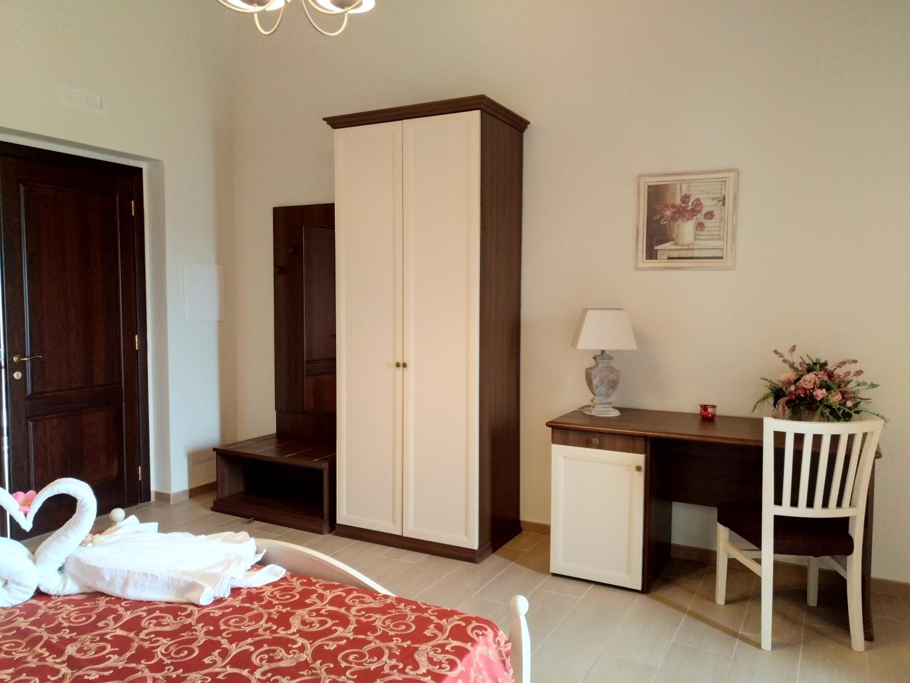 Deluxe Double Room with Balcony and Sea View photo 2