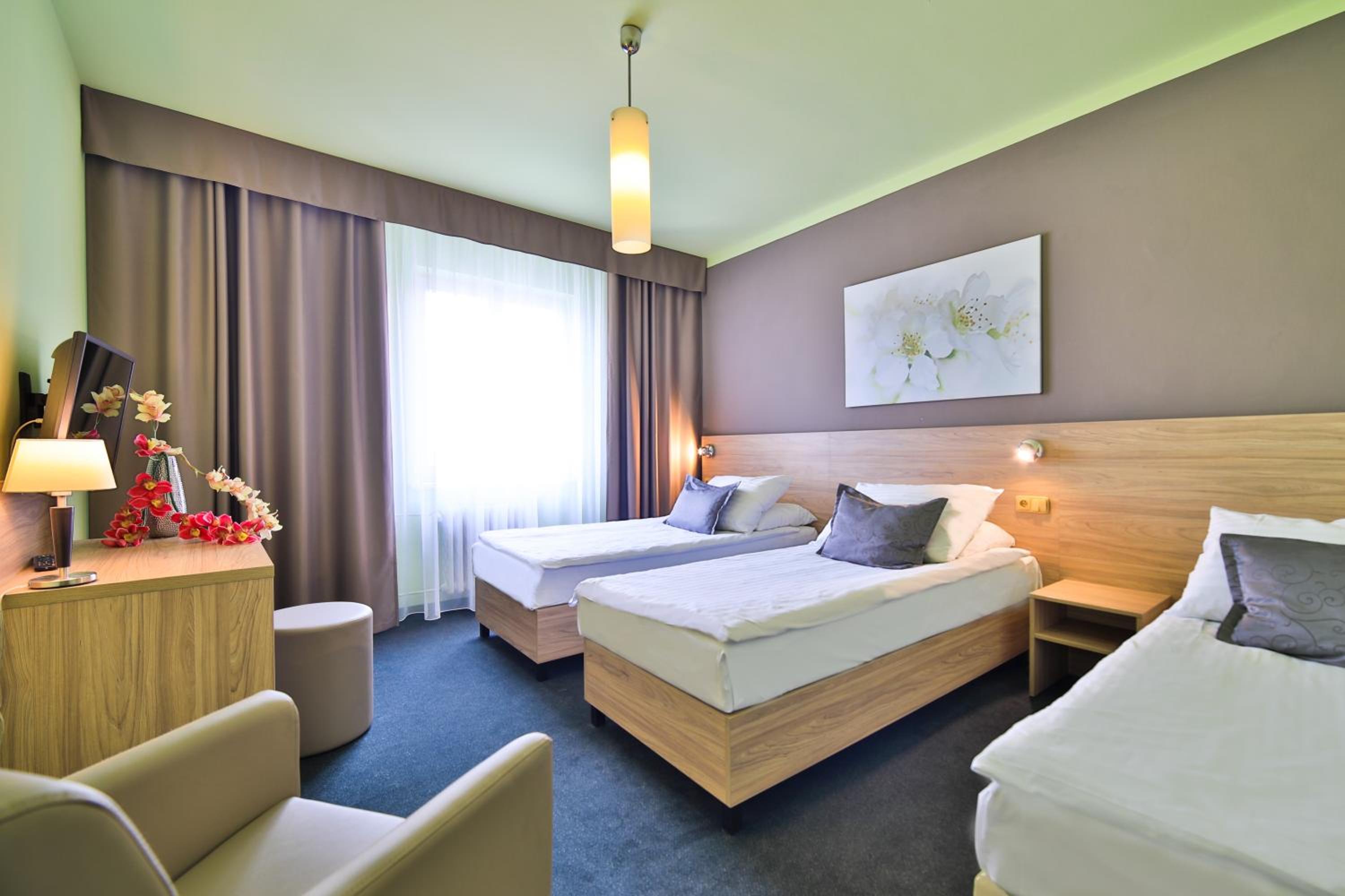 Triple Room - Photo 9