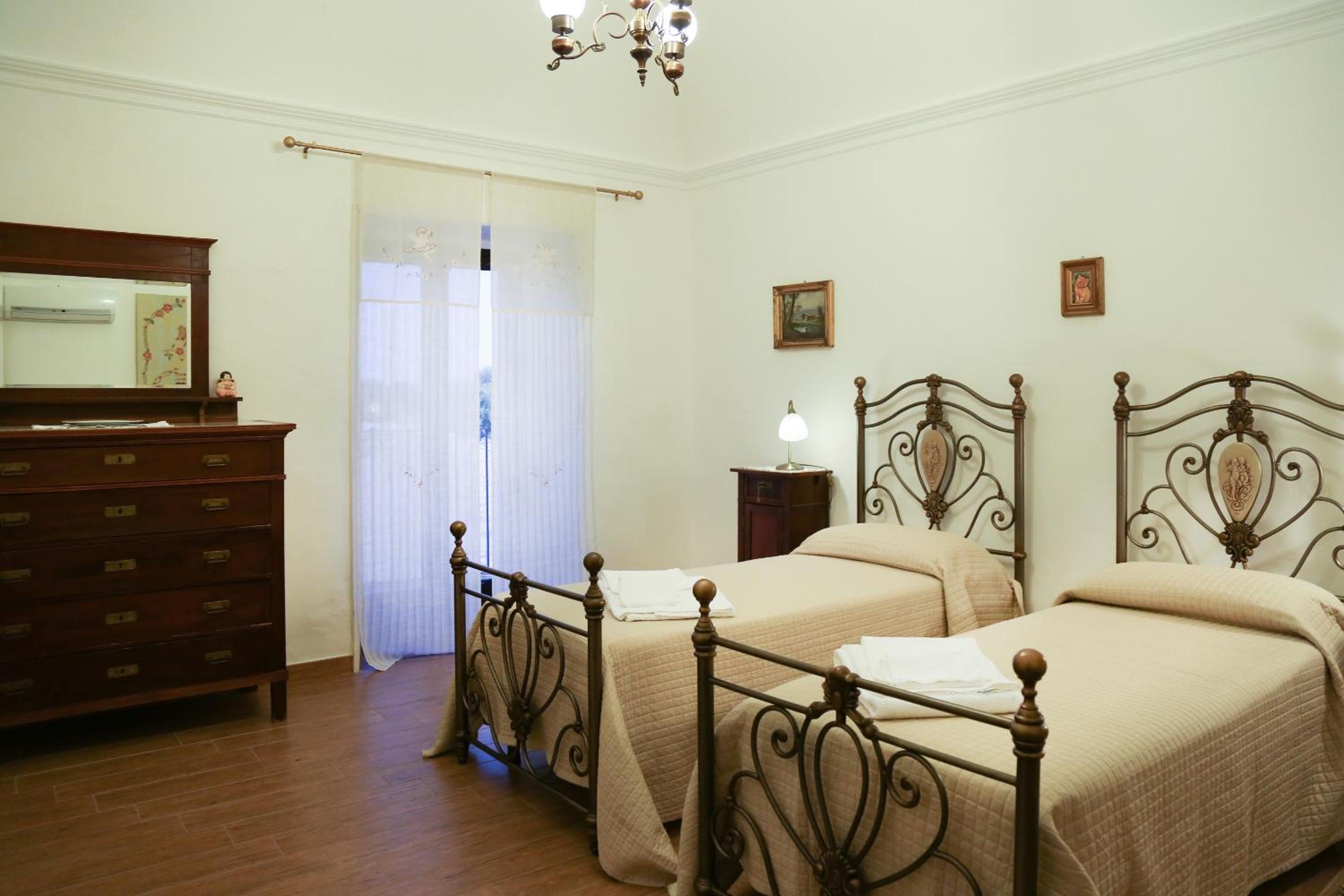 Family Room with Garden View photo 3