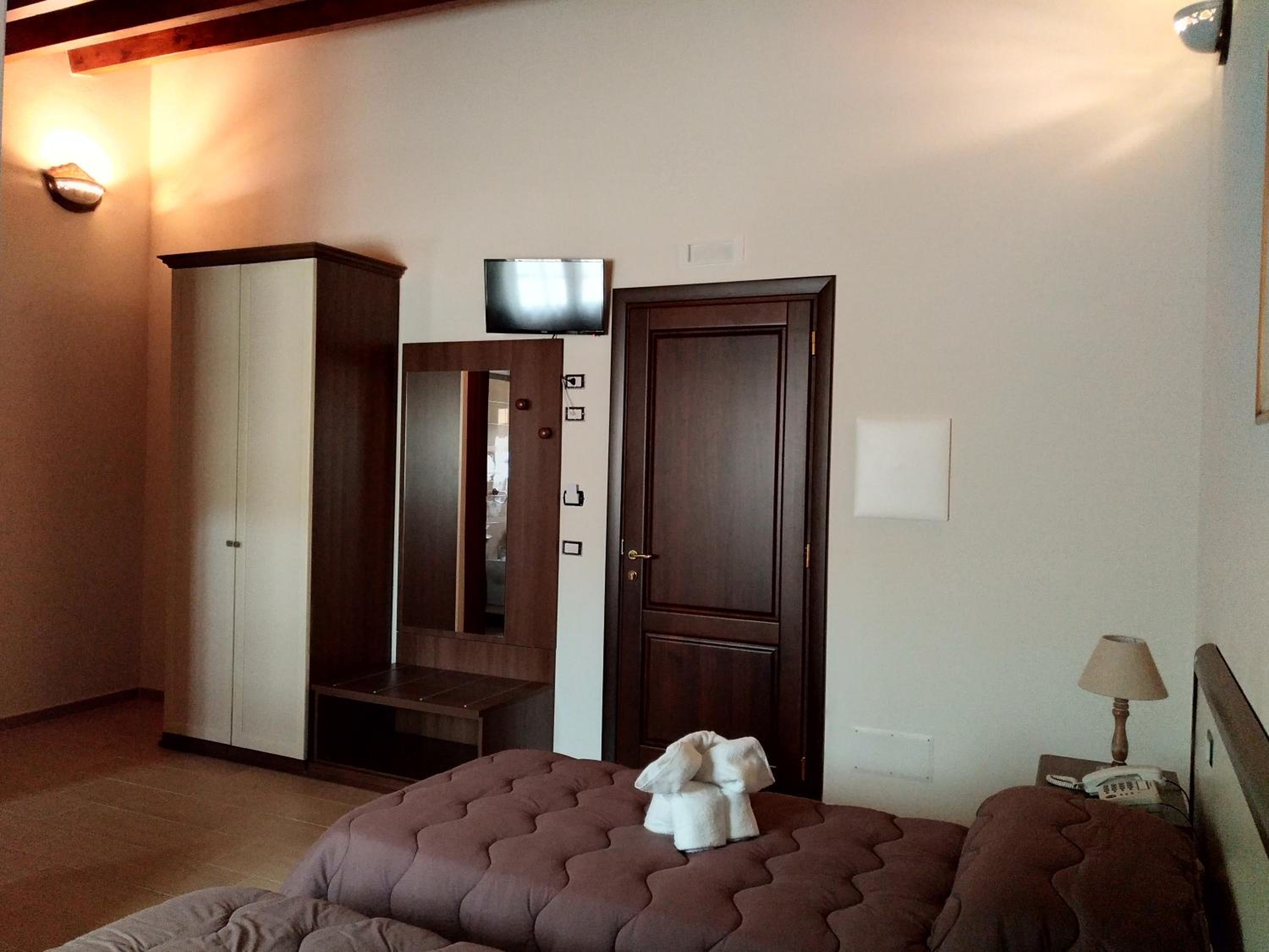 Double or Twin Room photo 2