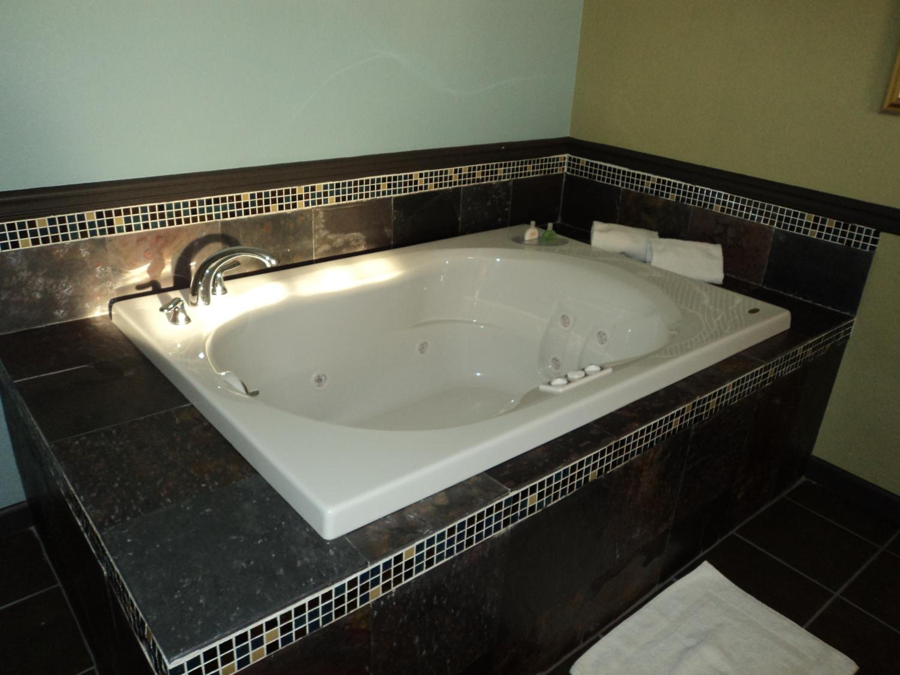 King Room with Spa Bath - Photo 8