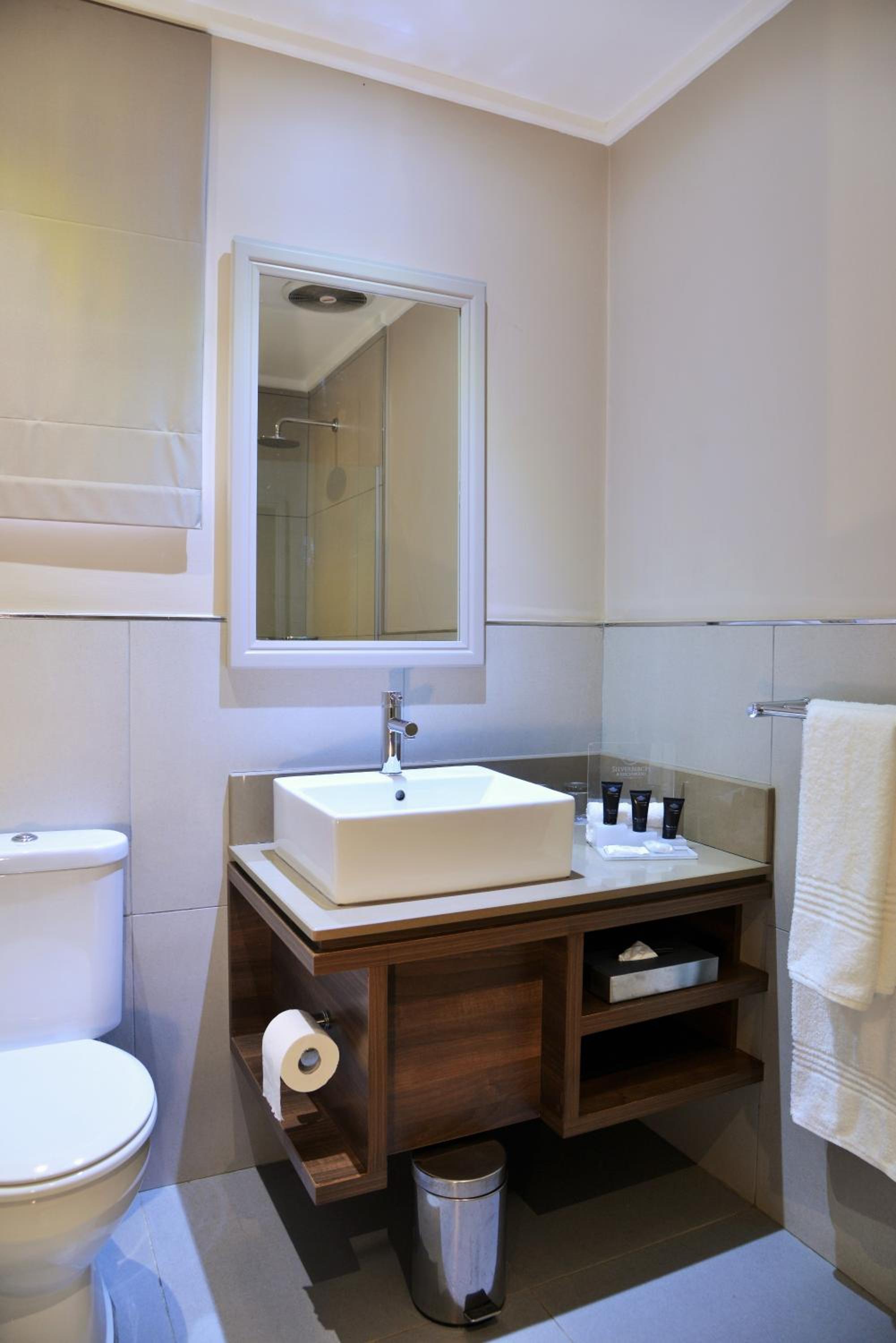 Executive King Room - Photo 9