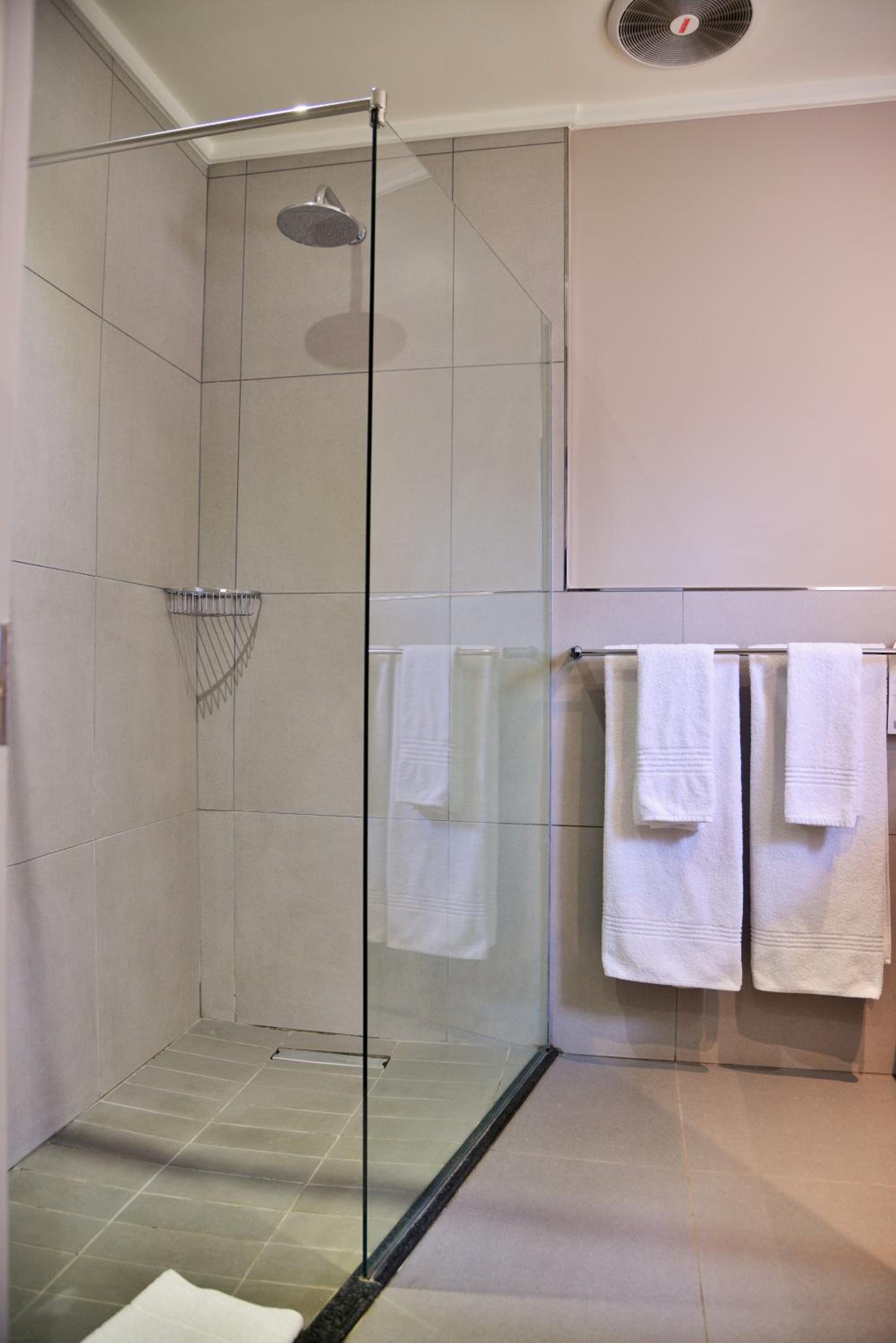 Executive King Room - Photo 7