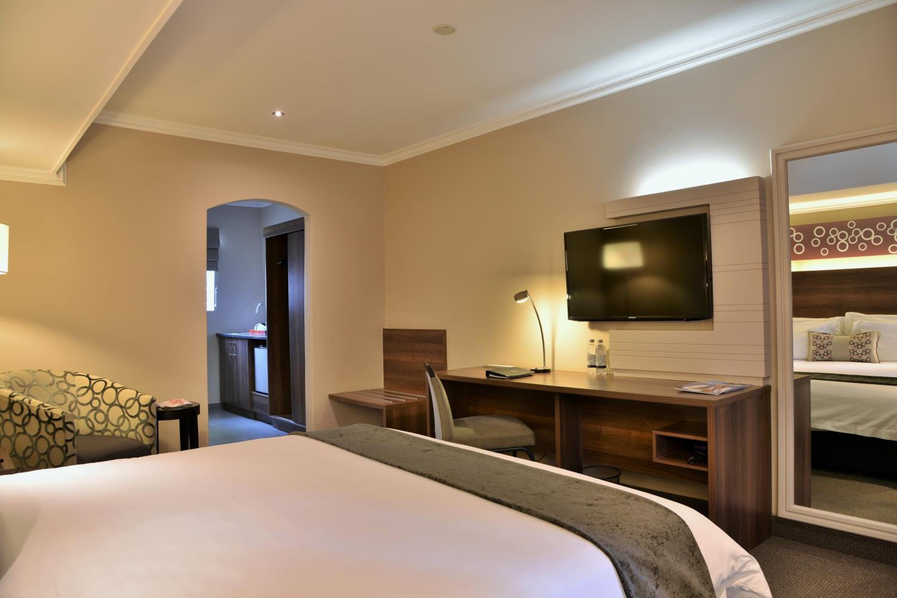 Executive King Room - Photo 6