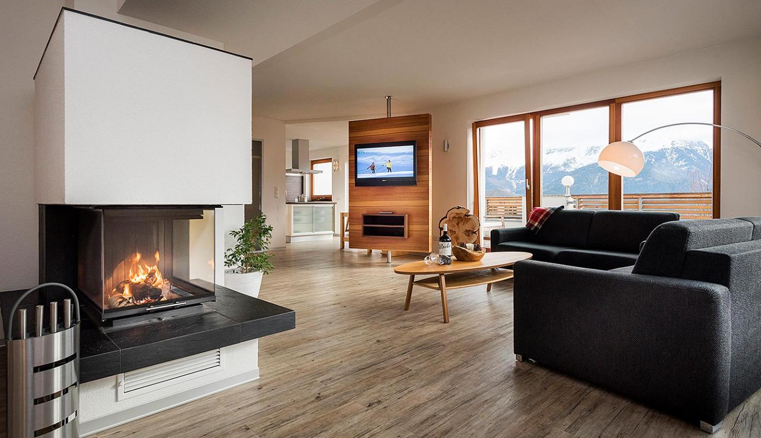 Four-Bedroom Apartment with Terrace photo 1