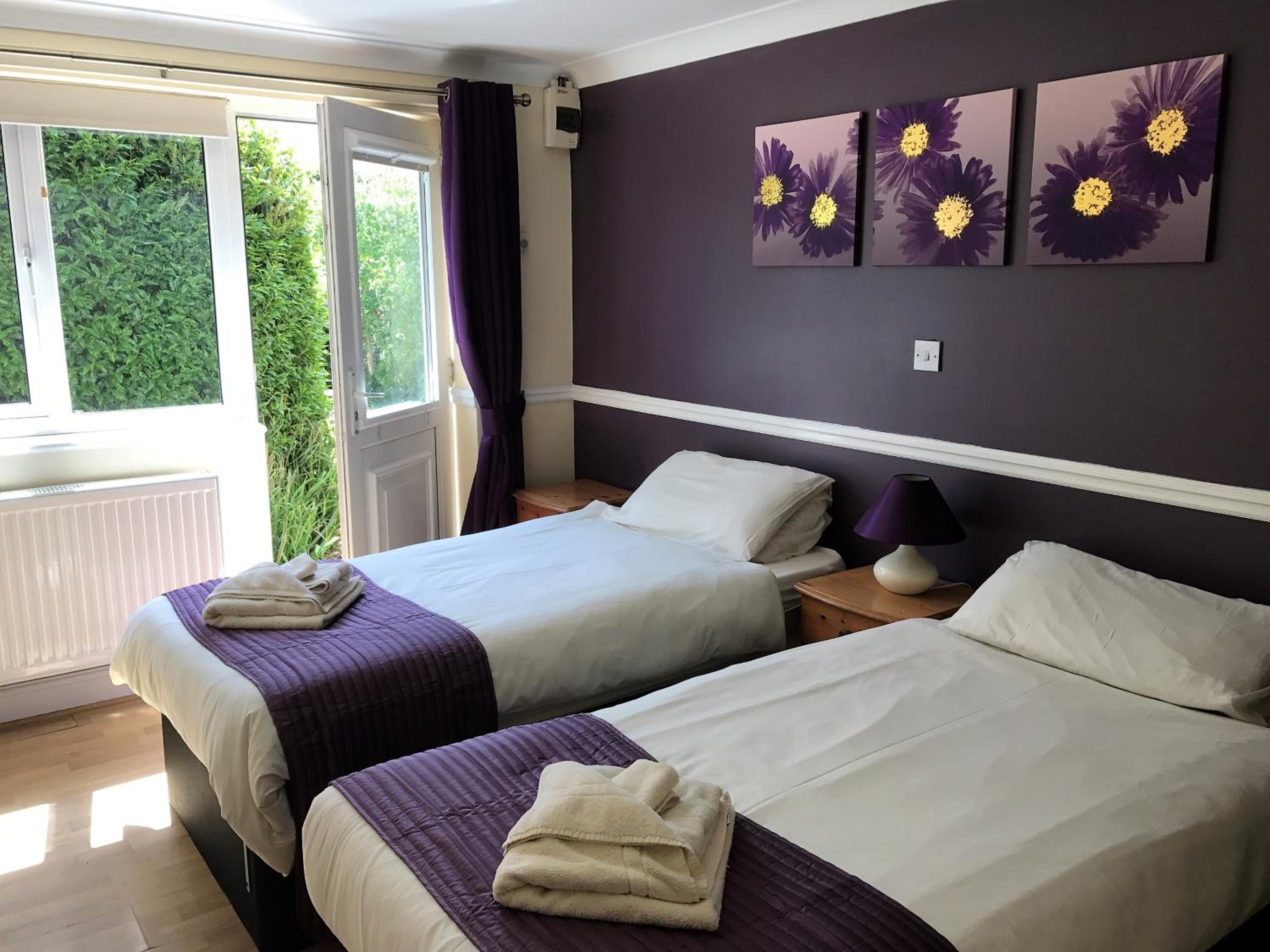 Standard Twin Room - Photo 6