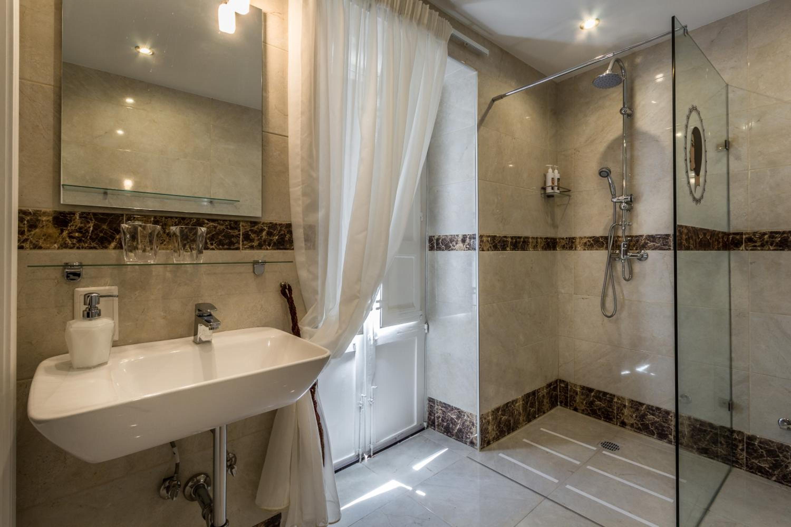Double Room with Balcony photo 2
