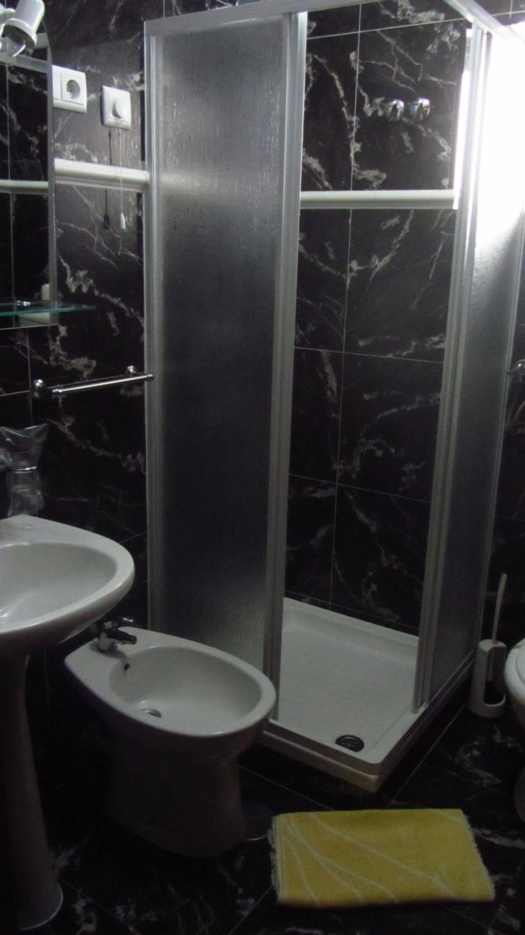Twin Room - Disability Access - Photo 5