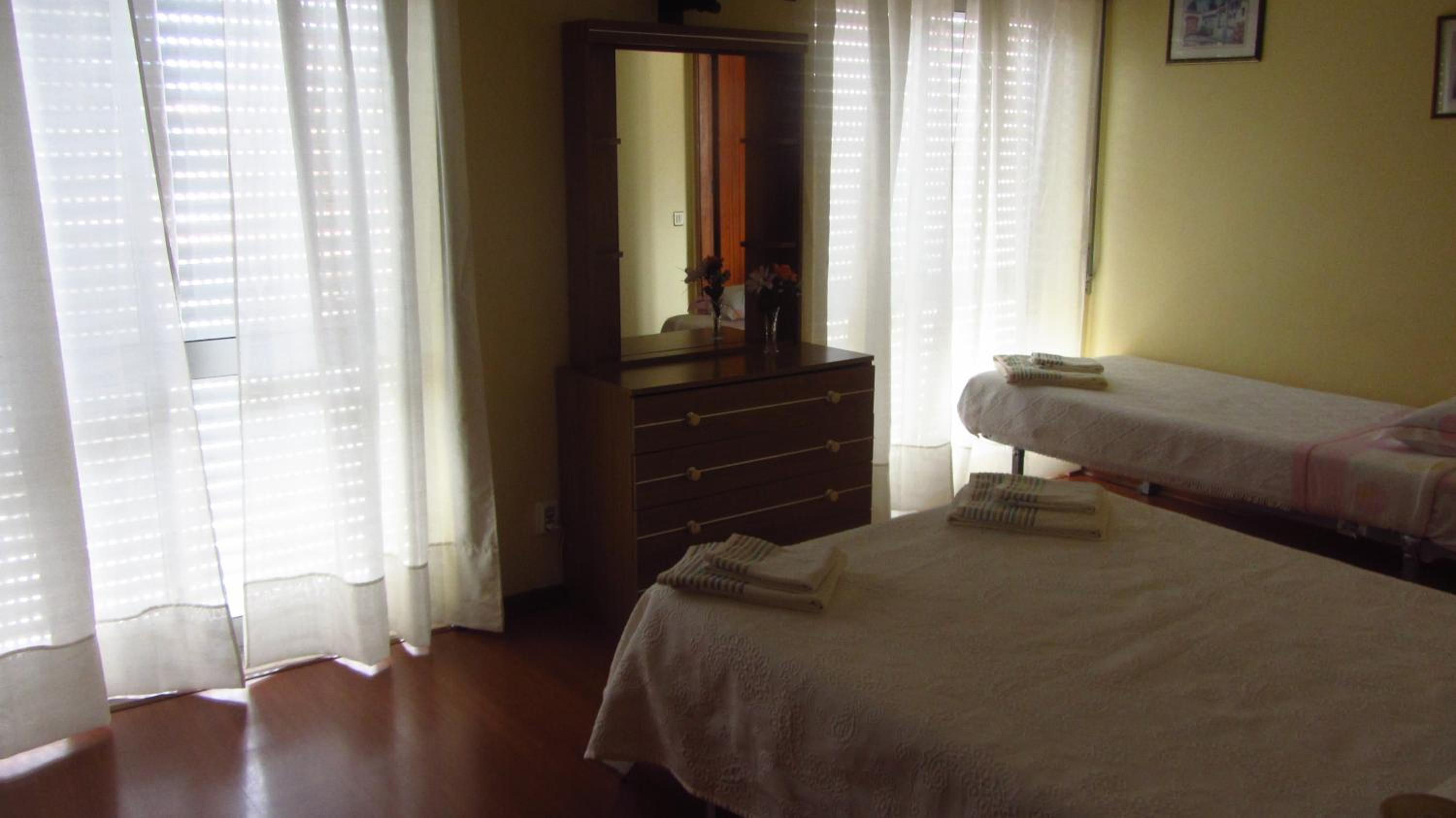 Twin Room - Disability Access - Photo 1